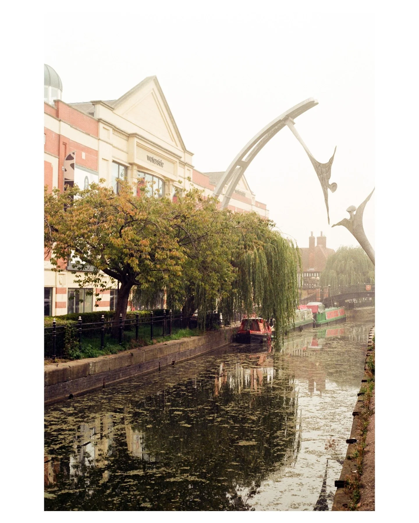 Waterside in Lincoln on 35mm 🎞️
Scanned and Dev by @notquitenorth_ 🧪 

#filmphotograph #kodakeuropeprofessional