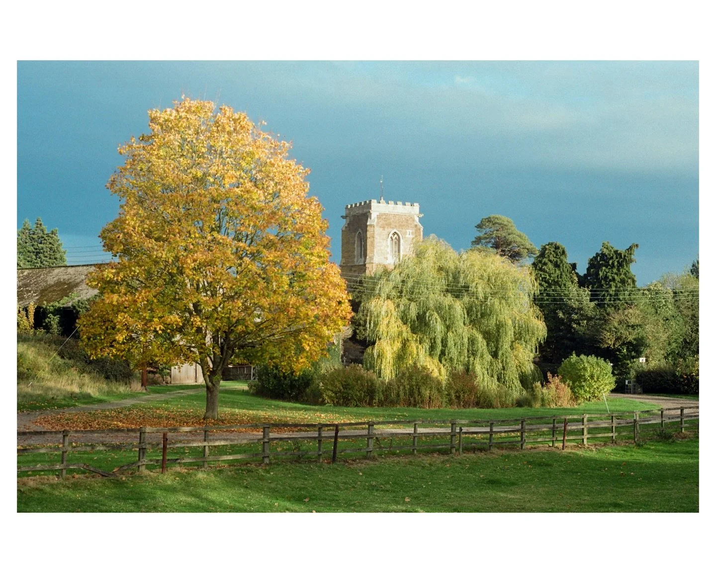 The same scene just a few steps and a few moments later can dramatically change the mood and scene. 
Captured on my Canon AE-1 📸

#kodakeuropeprofessional #35mmfilmphotography