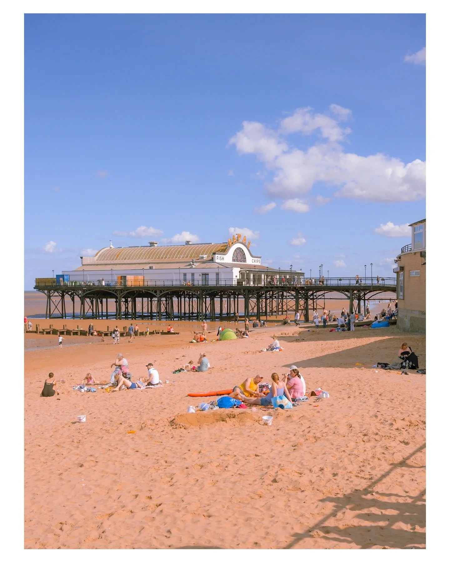 The brighter days are coming&hellip;.. I think 🤔 
Still only managed 1 roll of film in 2 months, let&rsquo;s just say if I go any longer without creating, I might need lessons again 🫣
Here&rsquo;s 2 from a sunny day in Cleethorpes 🏖️ 

#seasidepho