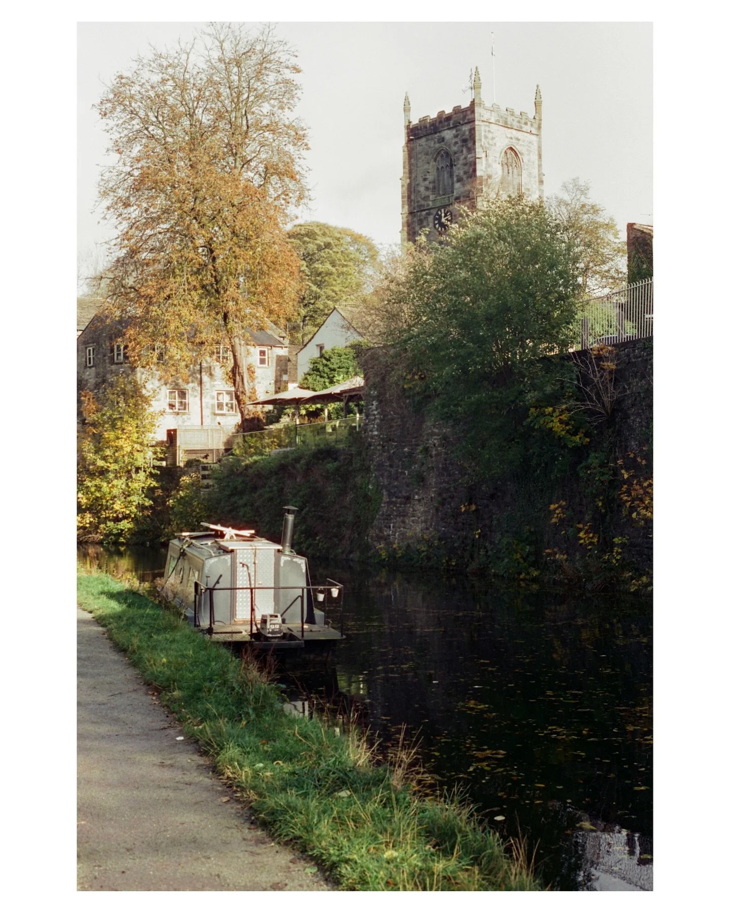 Down by the river.
2 shots from a roll I had forgotten about that was still in my AE-1. These were shot on Cinestill 400D, a film stock that I&rsquo;m not sure suits my style I&rsquo;ve realised once receiving back the scans. 

#cinestill400d #35mm_f