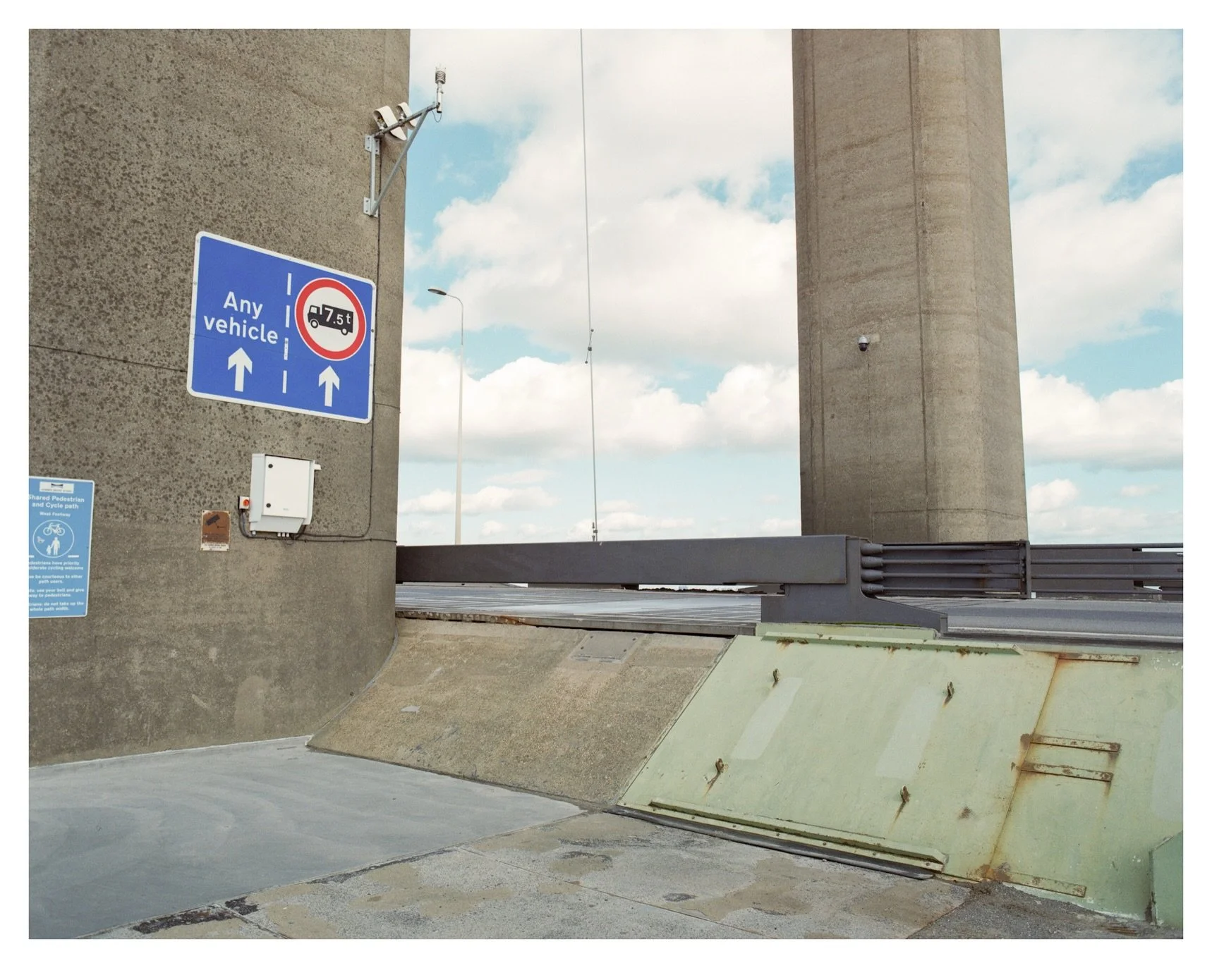 The Humber bridge shot on 120 🎞️

#mediumformatfilm #subjectiveobjective