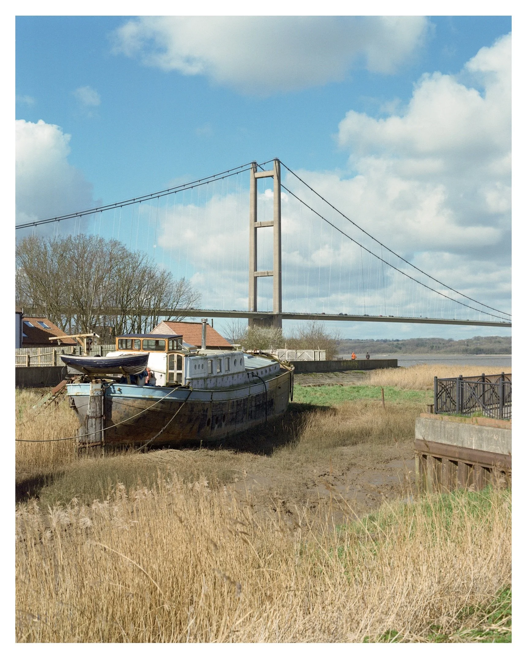 Humber bridge on the Pentax 6x7 📸

Shot on Kodak Gold 200 🎞️ and scanned and developed by @notquitenorth_ 🧪

#humberside #mediumformatfilm