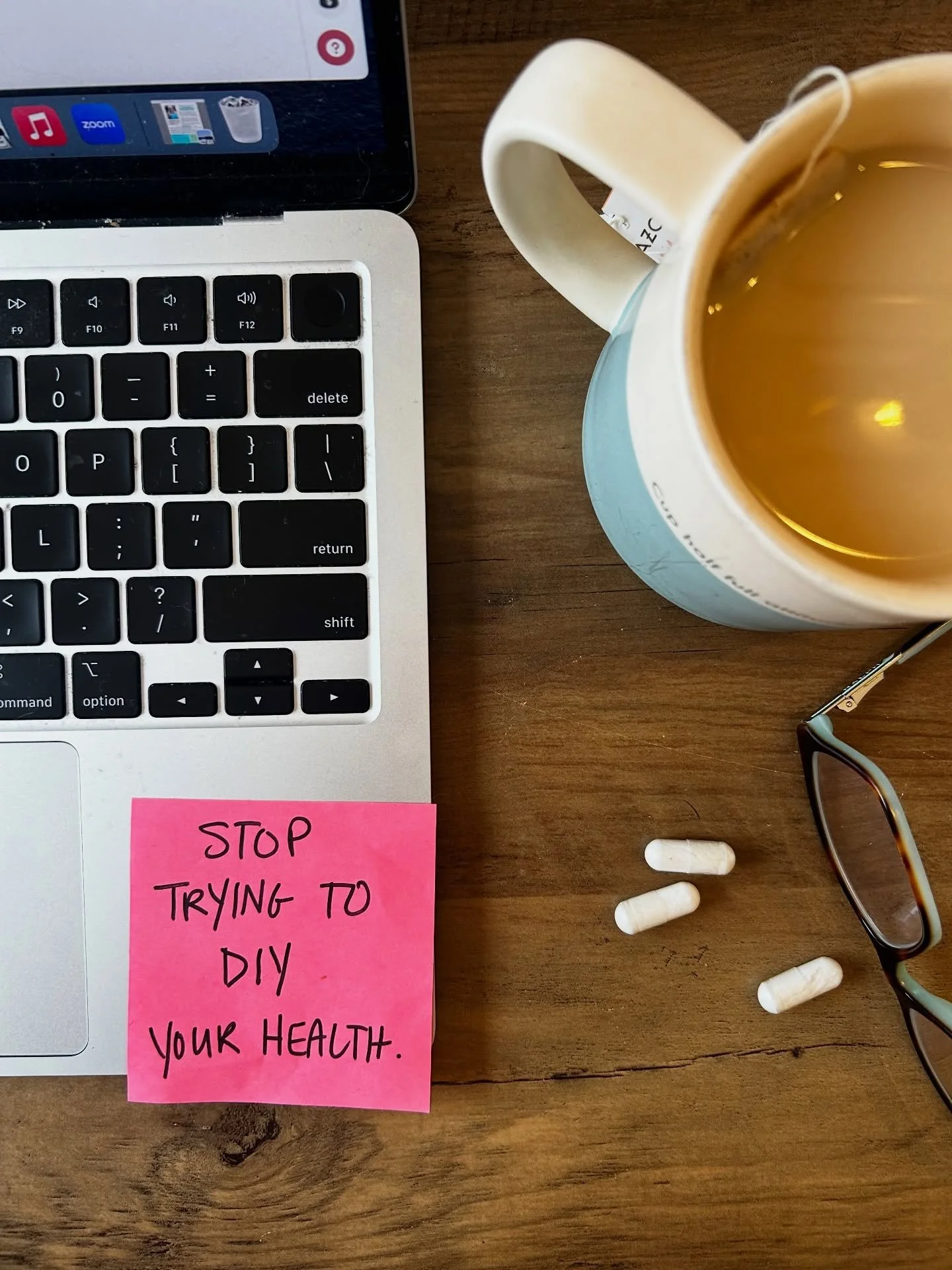 Most common ChatGPT prompt from women 40+ 👇

How should I manage (XYZ symptom) in perimenopause. 

Ummm&hellip;.I&rsquo;m not judging 👀&hellip;.

&hellip;.but if you&rsquo;re relying on Google and/or  saving posts from IG influencers, you&rsquo;re 