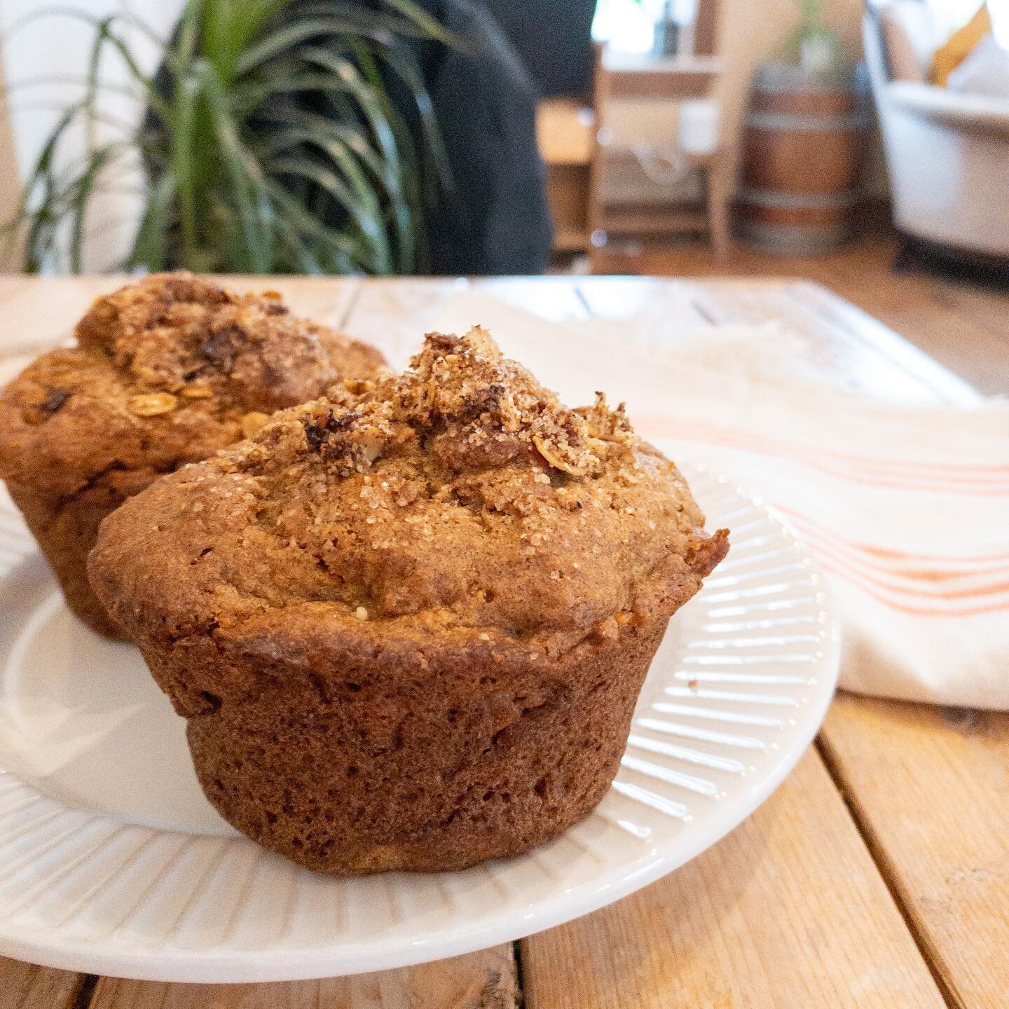 Our carrot &amp; oat muffins are gluten free &amp; made with ingredients like organic cane sugar, avocado oil &amp; real vanilla extract, making them the perfect simple &amp; delicious treat for your Saturday afternoon! 😍

Open today until 3PM 

#st
