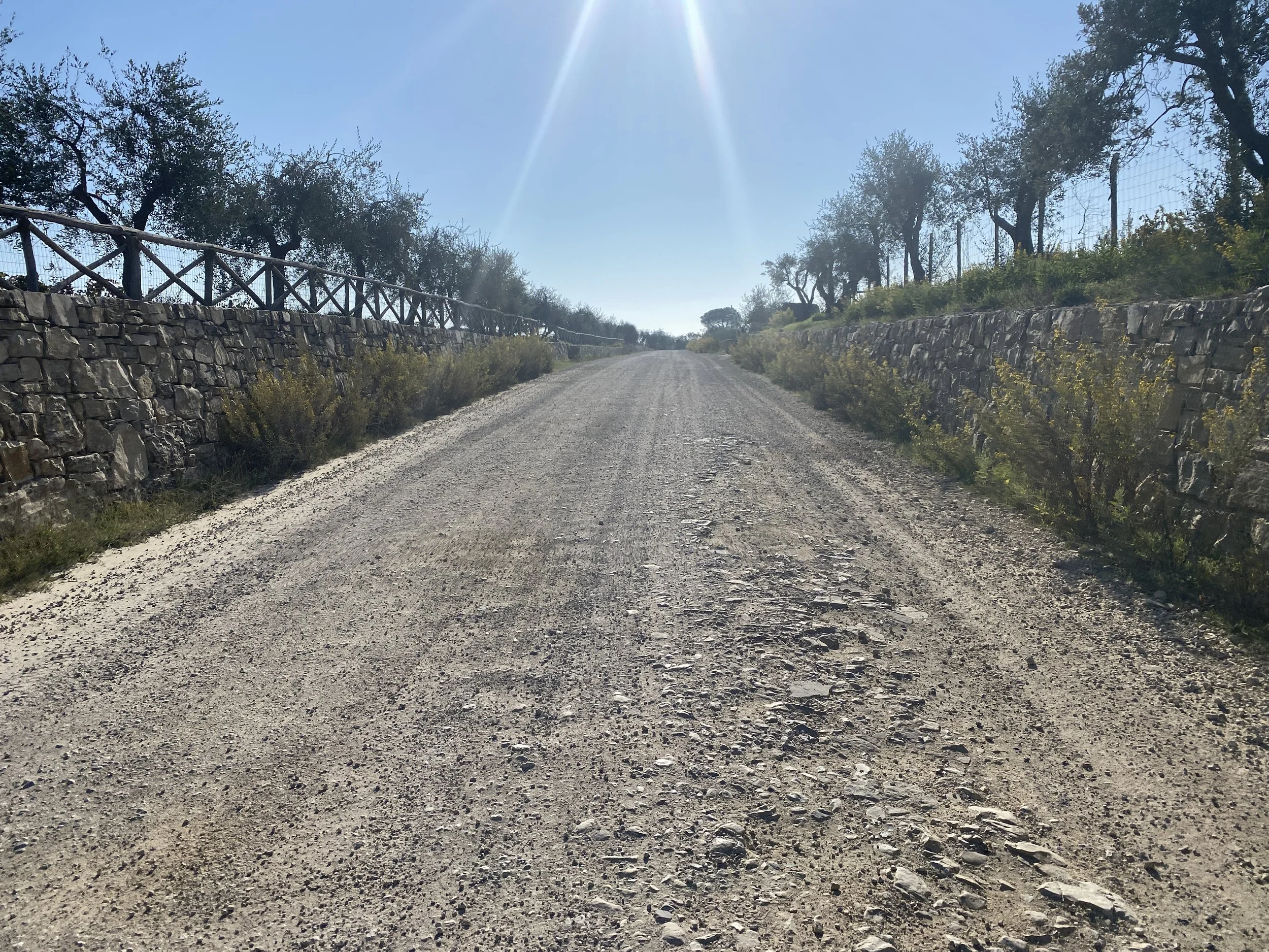 Fast dusty white gravel
