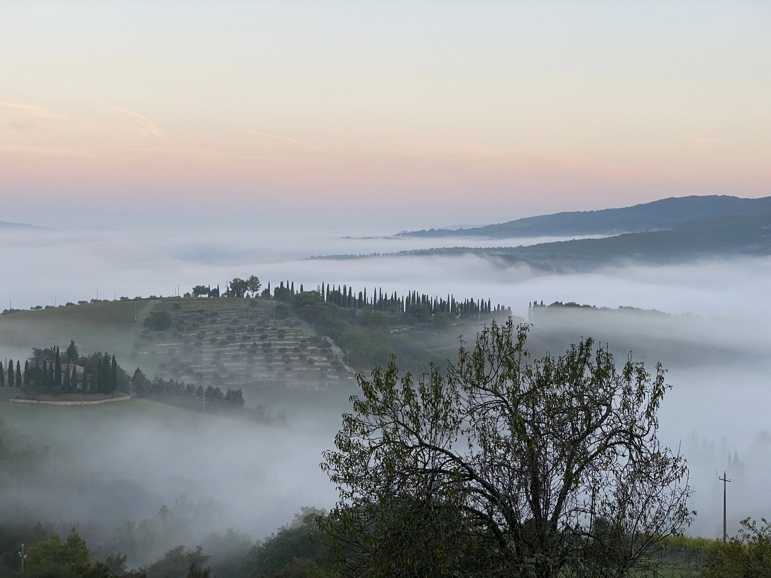 The mist slowly dropped deeper into the valley whilst I had breakfast