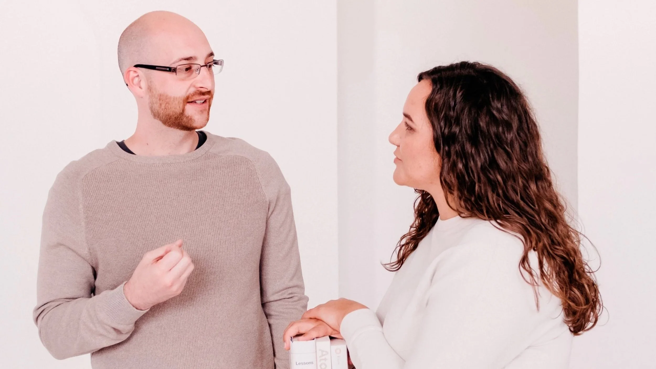 An image of Discourse Hub founders Katerina Pecinova and Jamie Faulkner.