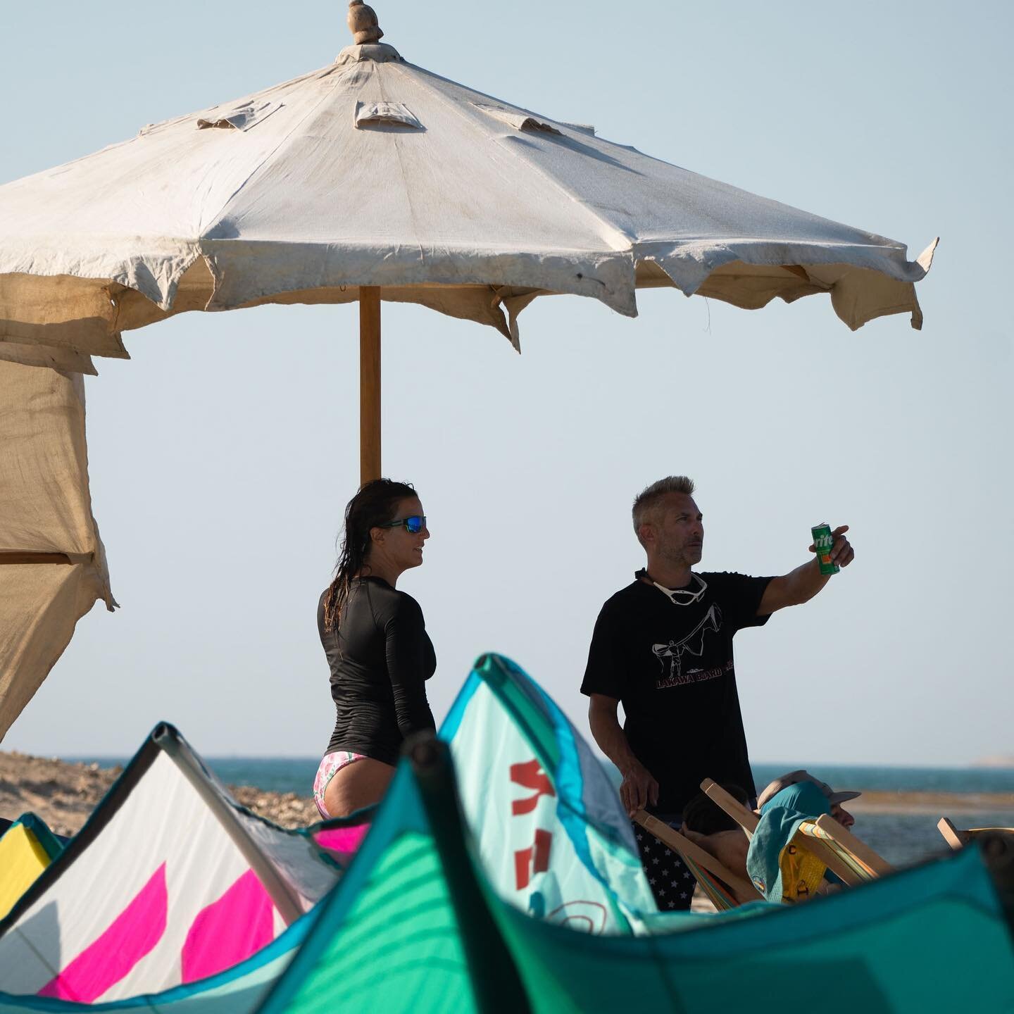 Discussing the next tricks to be learnt, while having a little break during the session on the beach with cold drinks and shade 🏖️ 

#kitecruise #egypt #redsea #explore #kitesurf #kitedestinations #holidays
