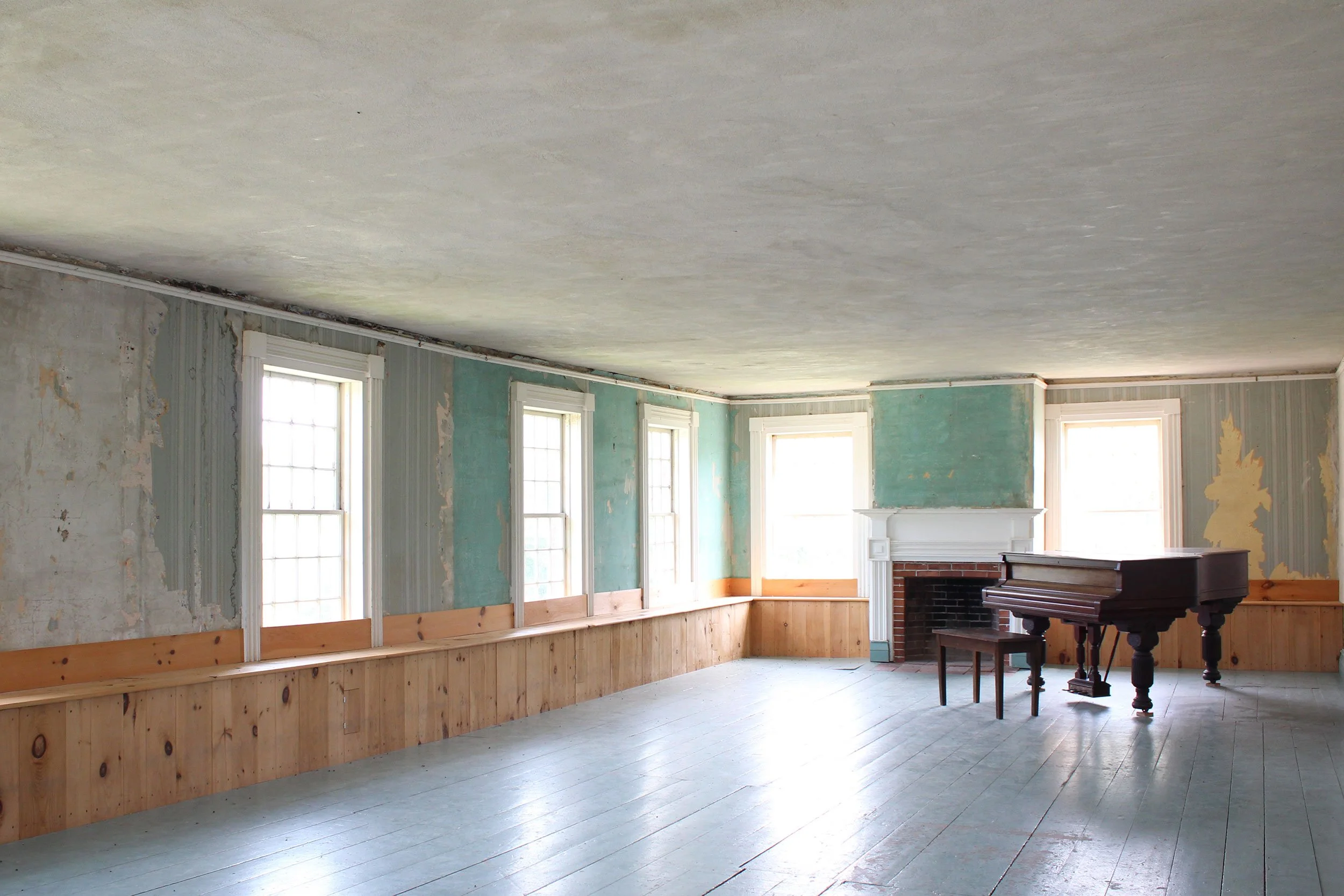 Piano_kentballroom_crop2.jpg
