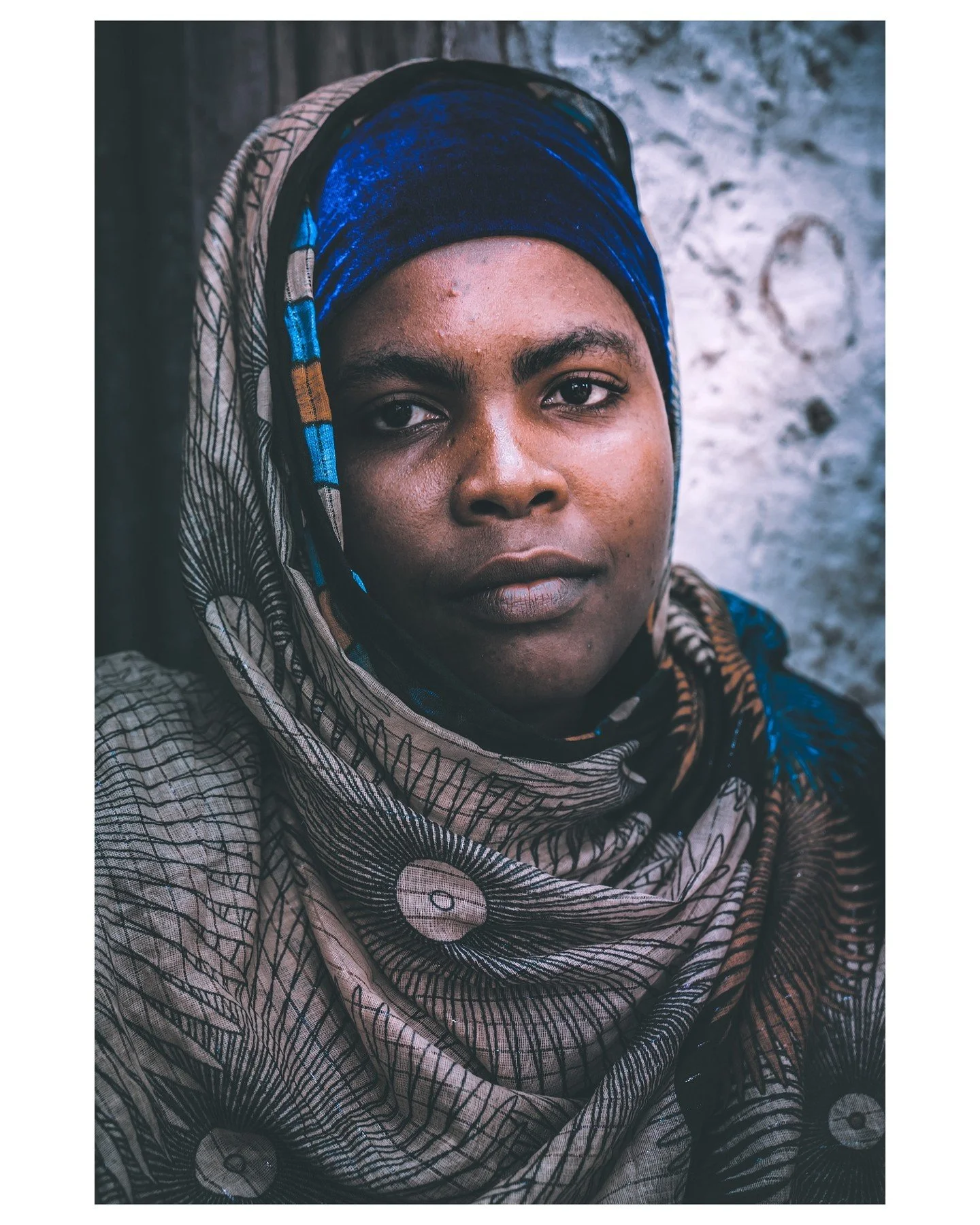 𝐂𝐑𝐎𝐒𝐒𝐑𝐎𝐀𝐃𝐒 • Zanzibar is a crossroads of cultures, where Swahili heritage blends with centuries of Arab, Indian, and African influence. Life here unfolds in narrow Stone Town alleys, in the rhythm of the ocean, and in the quiet strengt