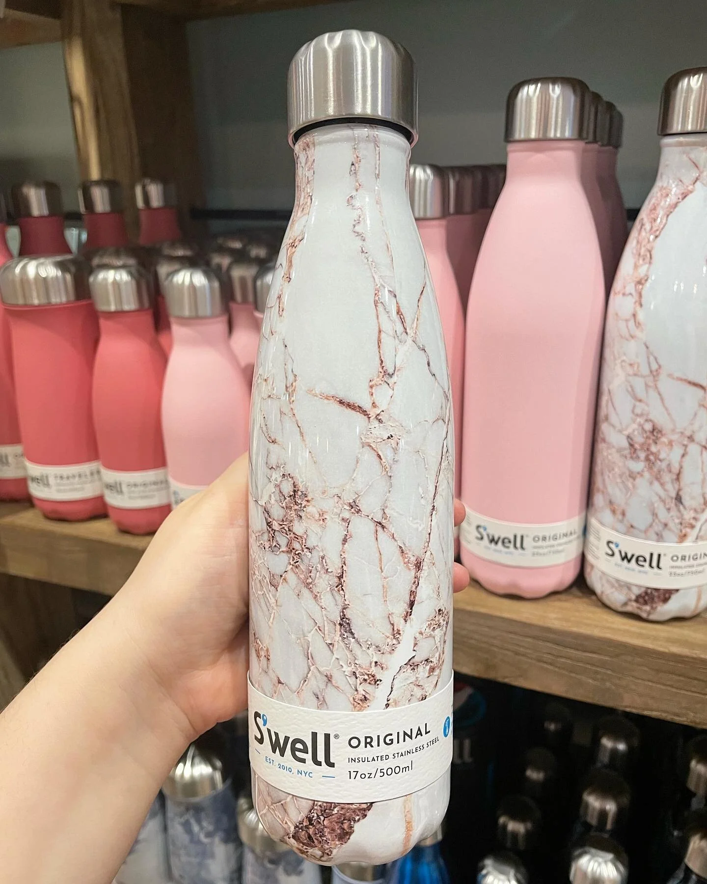 The weather is warming up! Do you need a new @swellbottle ?! Do you need accessories for your current one? We have MANY options 💕