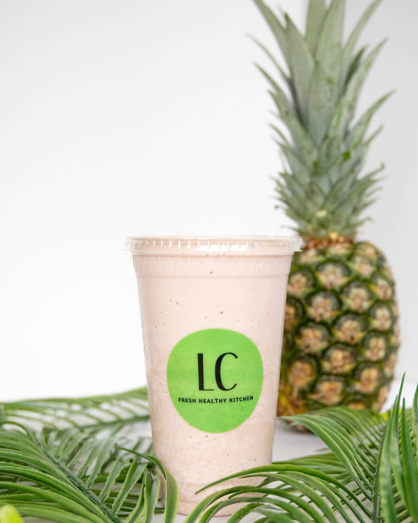 Add some plant power to your smoothie! Try our vegan protein powders for a delicious &amp; nutritious boost. 💪

-
📷 @julianawhitephotography
-
#jointhelyfestyle #liveyourbestlyfe #lyfeacai #lyfer