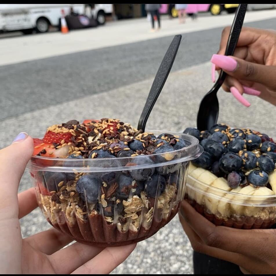 Hey Baltimore! Need a summer date idea?

We've got you covered:
Grab a blanket, find the Lyfe truck, get some acai bowls, find a shady tree, and enjoy your acai date 😏
-
-
-
thanks for the pic @yunggyogi 💖