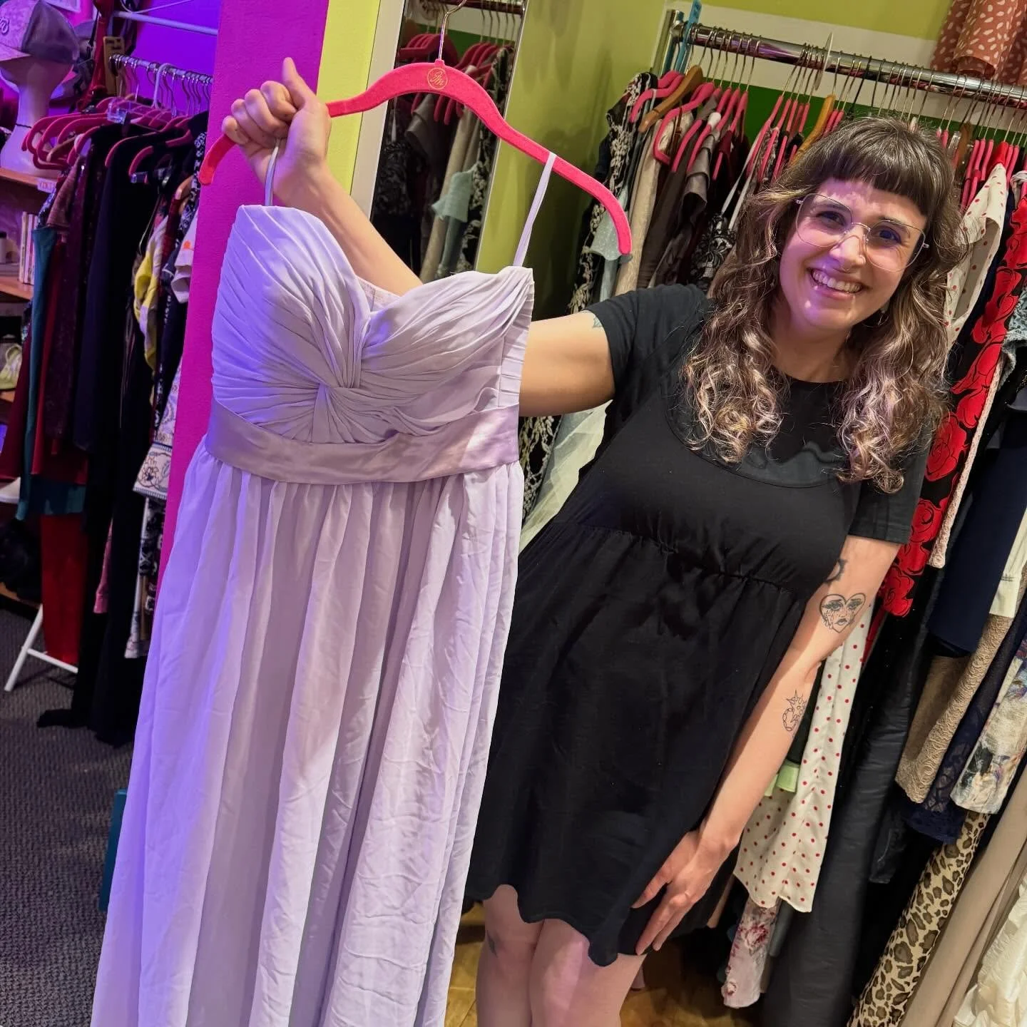 Thank you to Peak employee, Samantha, who donated her junior prom dress to Peak! 🥹🐱Love seeing the og pics of all your clothing everyone graciously donates to the store. Keep em coming! 
💜 This violet chiffon dress is $25 and can fit small-medium 