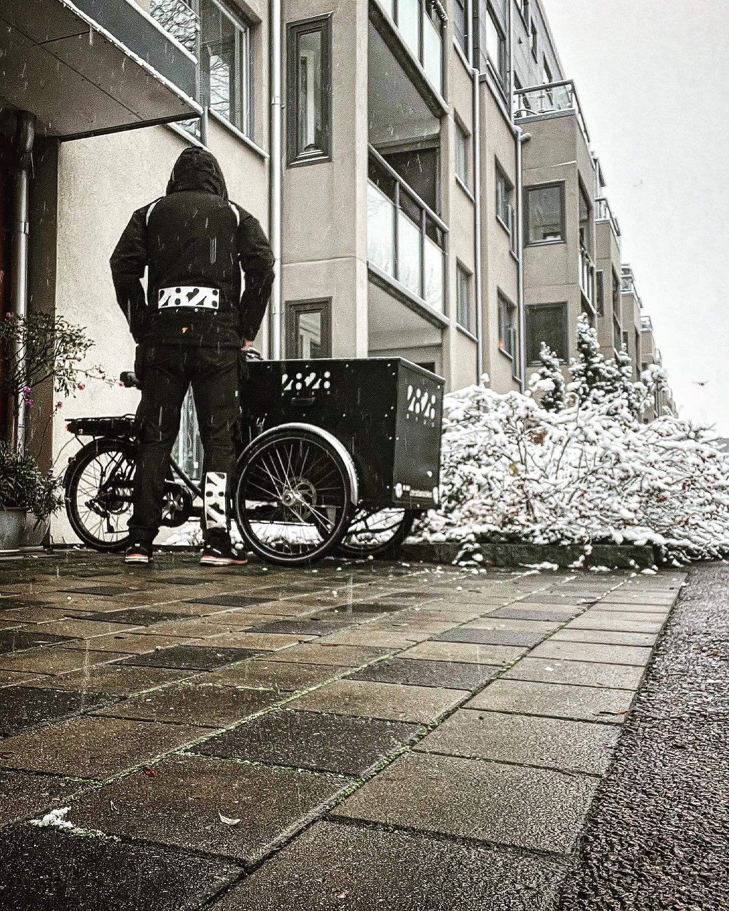 V&auml;lkommen m&aring;ndag! 
#merch #elcykel #vinter #sn&ouml; #m&aring;ndag