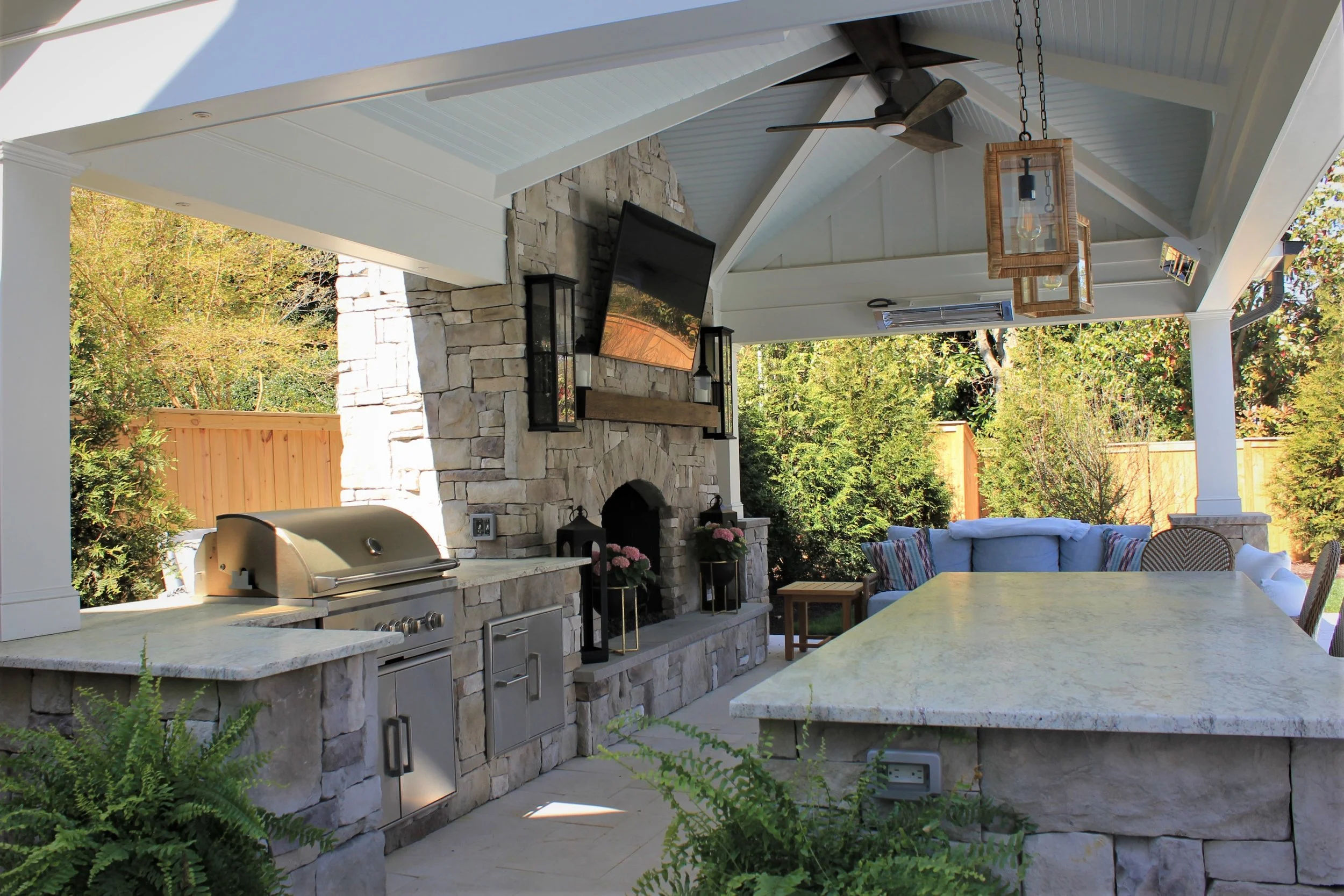 Beautiful & Functional Covered Outdoor Kitchen Design