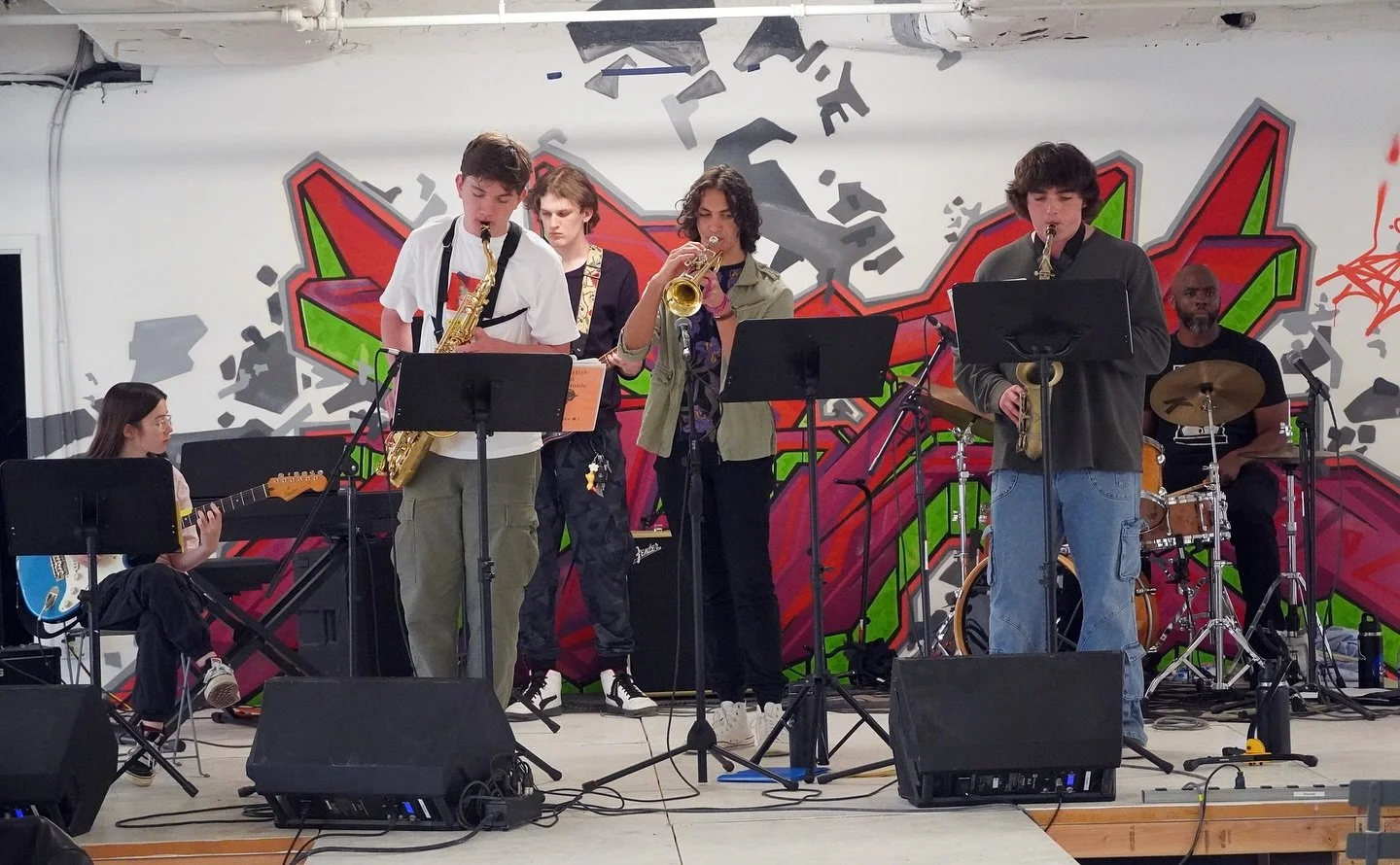 Are you passionate about performing jazz? Are you interested in learning, playing, and creating music in a combo/small group with other dedicated student musicians? If so, we&rsquo;d love to see you in 11th Hour Music&rsquo;s Junior Jazz Lab!
🎷
11th