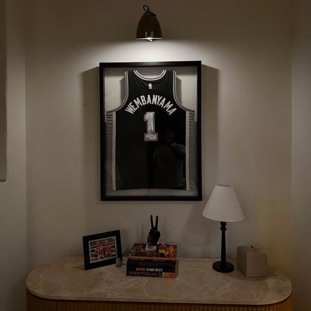Thank you @trendstepper for sharing pics of your double sided jersey frame project. It was a pleasure working with you. Great photos and a great looking space! 

#custompictureframing #jerseyframing