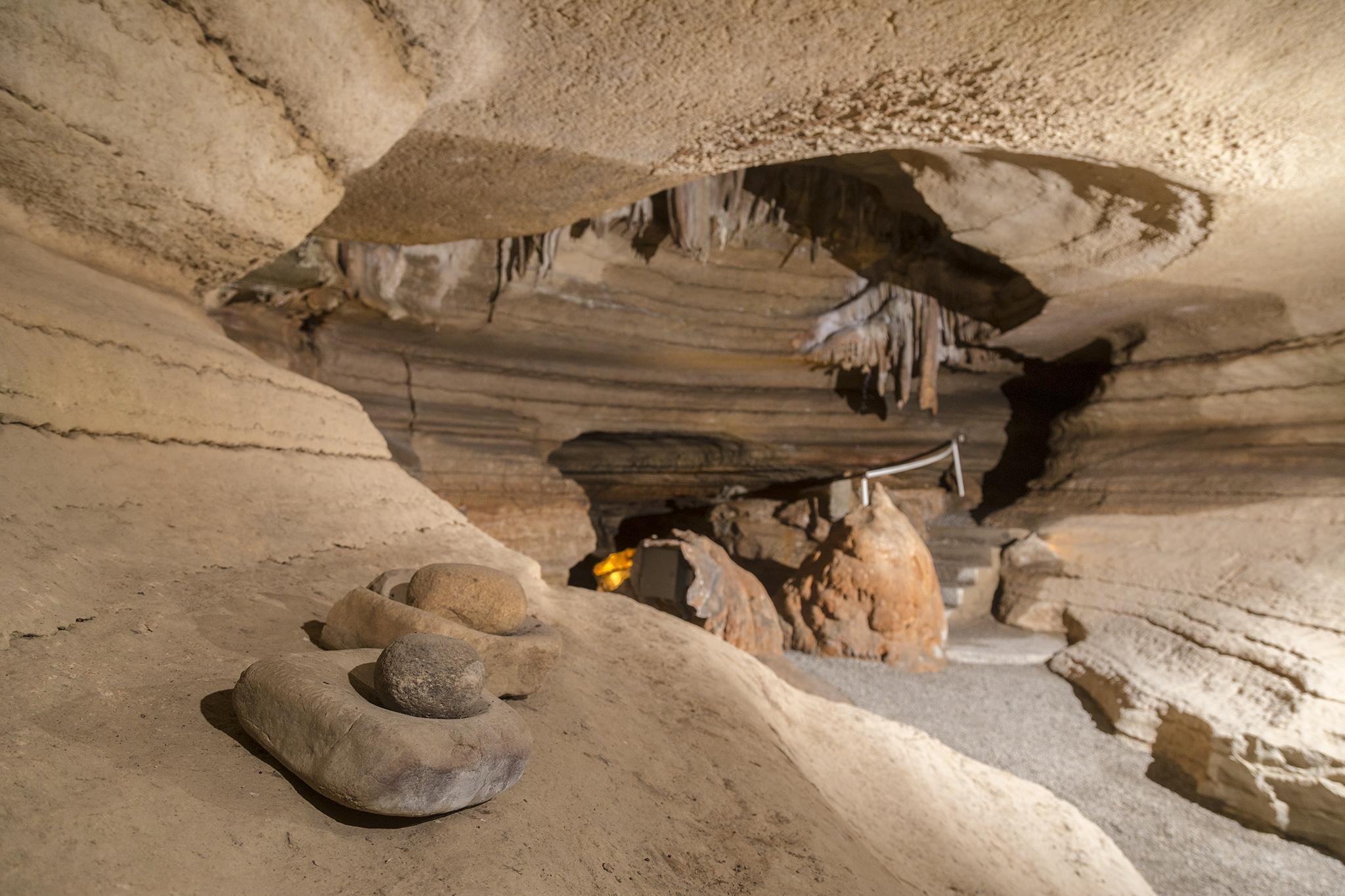 Photo Gallery — Bluff Dwellers Cave