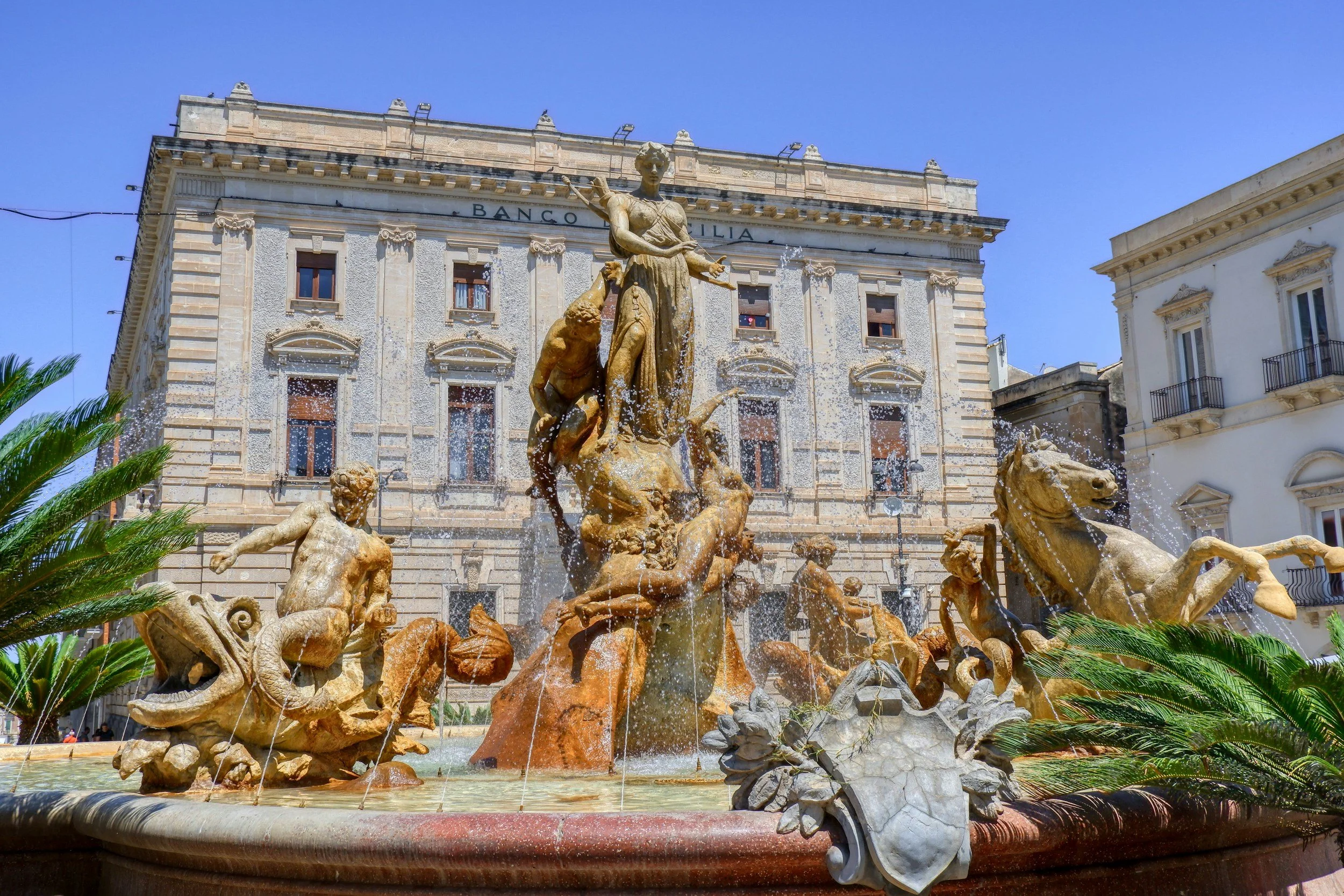 Walking tour of Ortigia