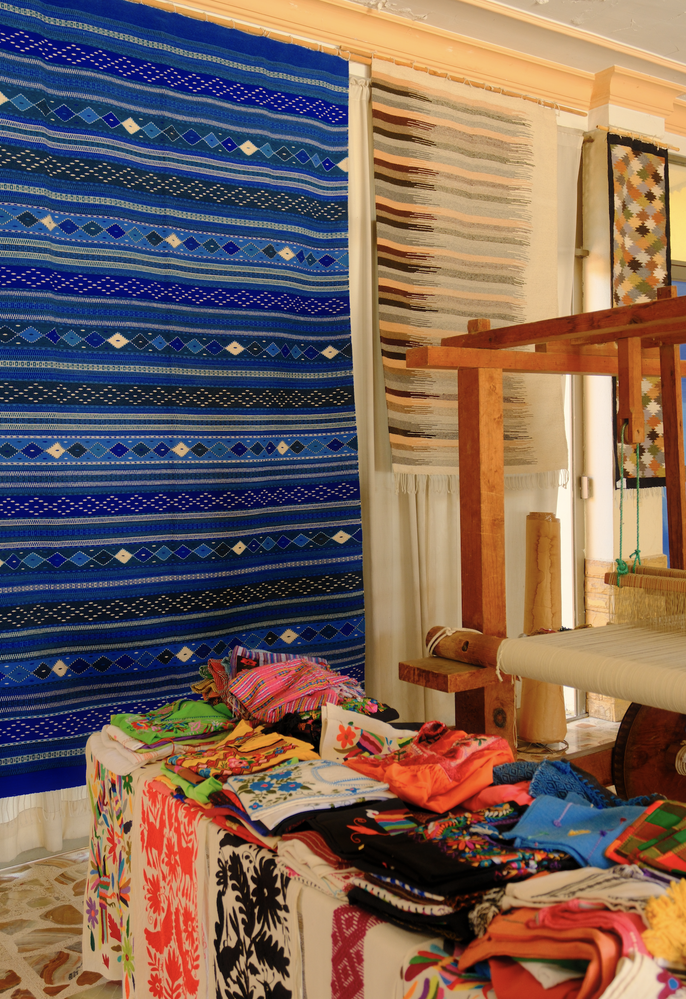 Learning about Zapotec rug weaving