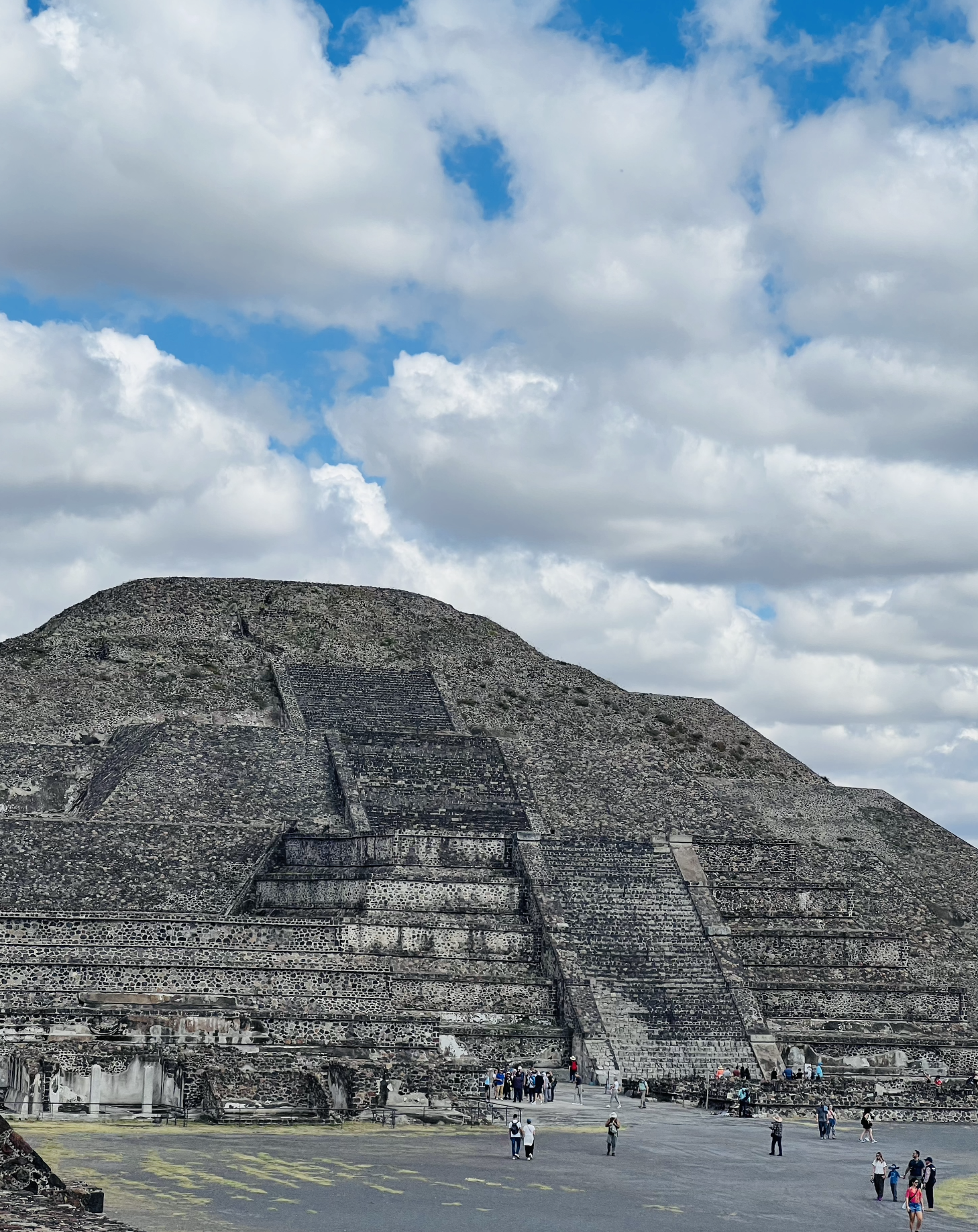 Exploring the pyramids of Teotihuacan
