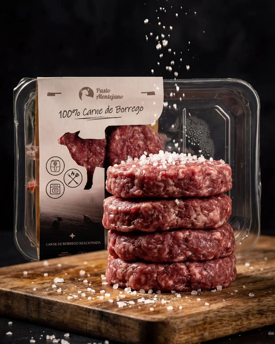 No p&atilde;o ou no prato? 🍔🍽️

Seja de que forma for, o nosso hamb&uacute;rguer faz as del&iacute;cias de mi&uacute;dos e gra&uacute;dos!
Frescos, suculentos e muito pr&aacute;ticos de preparar.

| 100% Carne de Borrego |