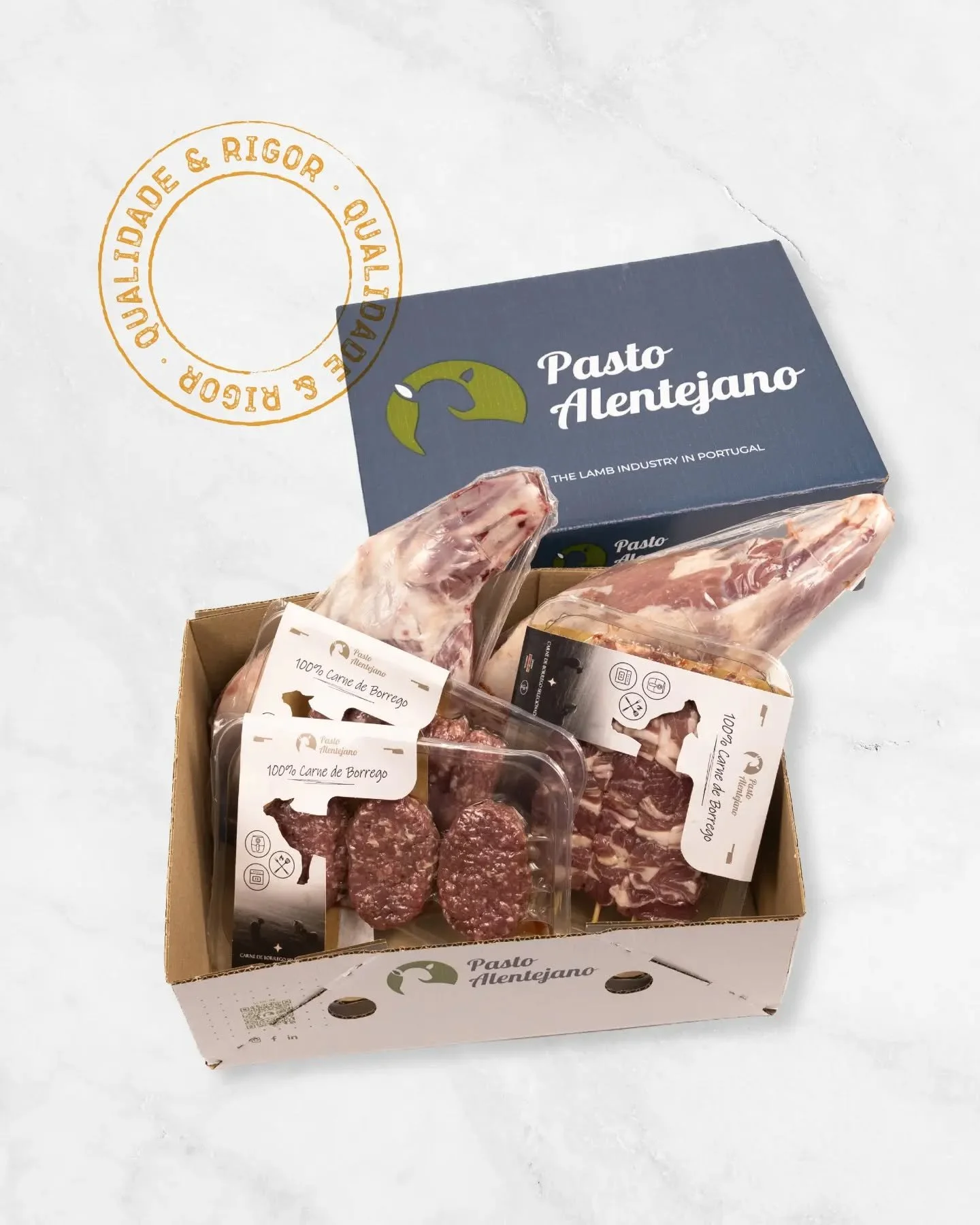 Da cria&ccedil;&atilde;o do animal ao produto final, a qualidade est&aacute; presente em cada etapa.
Com rigor e elevados padr&otilde;es de produ&ccedil;&atilde;o, a carne de borrego chega at&eacute; si com a garantia de um verdadeiro selo de qualida