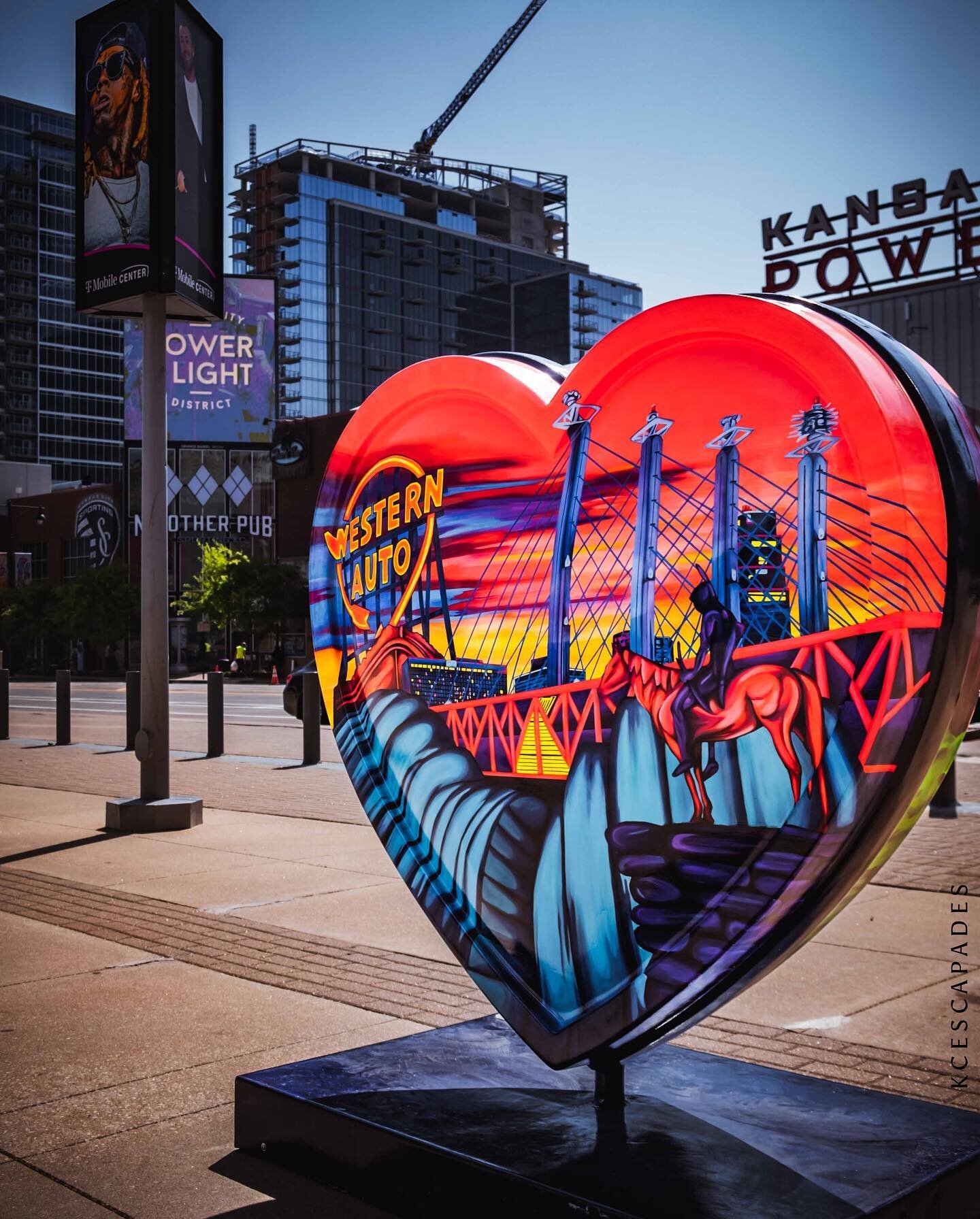 Favorite Heart so far 
.
.
.
.
#kansascity #kcmo #kcheart #paradeofheartskc #missouri #powerandlightdistrict #city #lovecity #lovekc #kclove