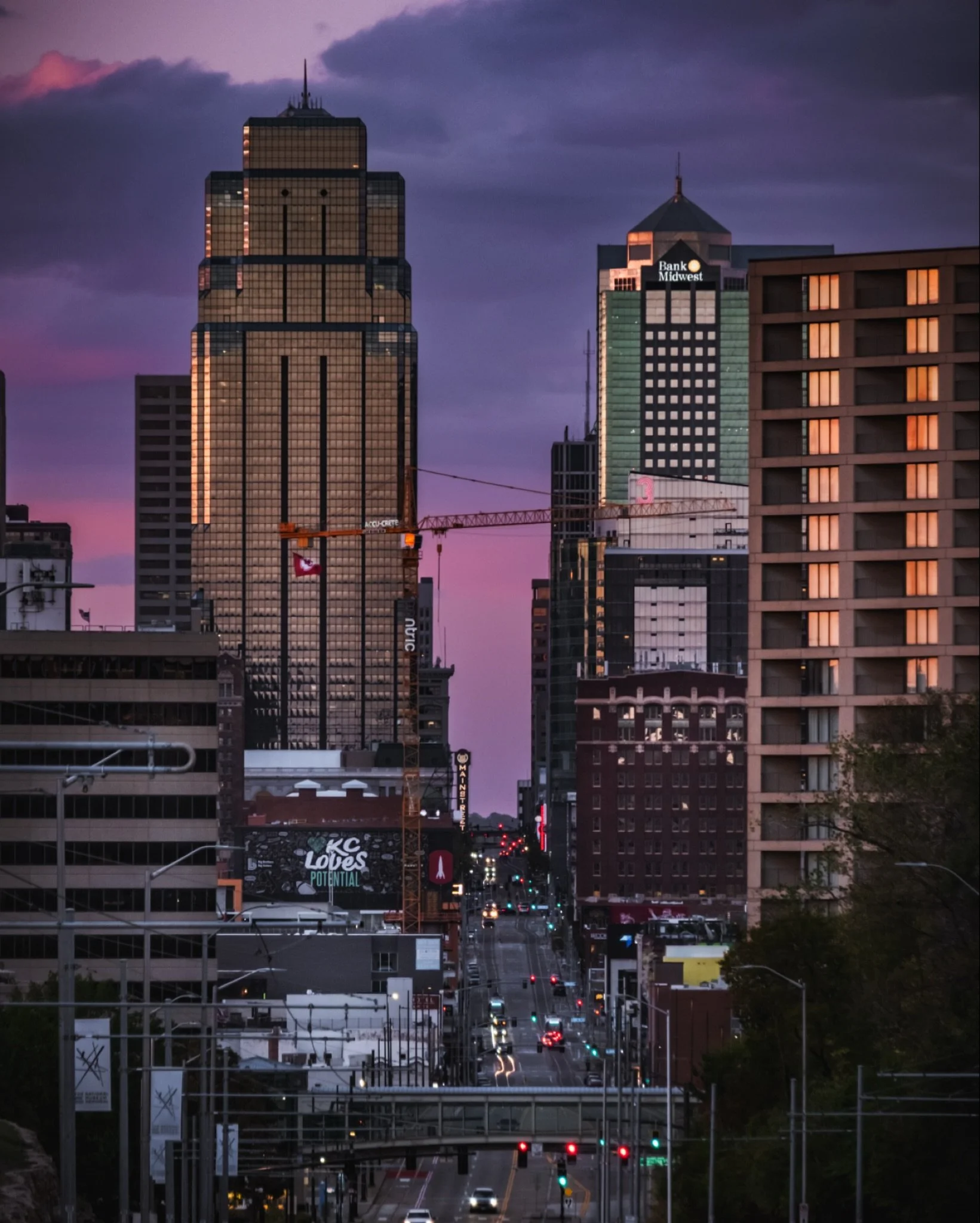 Evening settles over Kansas City.
#KansasCity #KCLife #Cityscape #SunsetGlow #MidwestMoments
