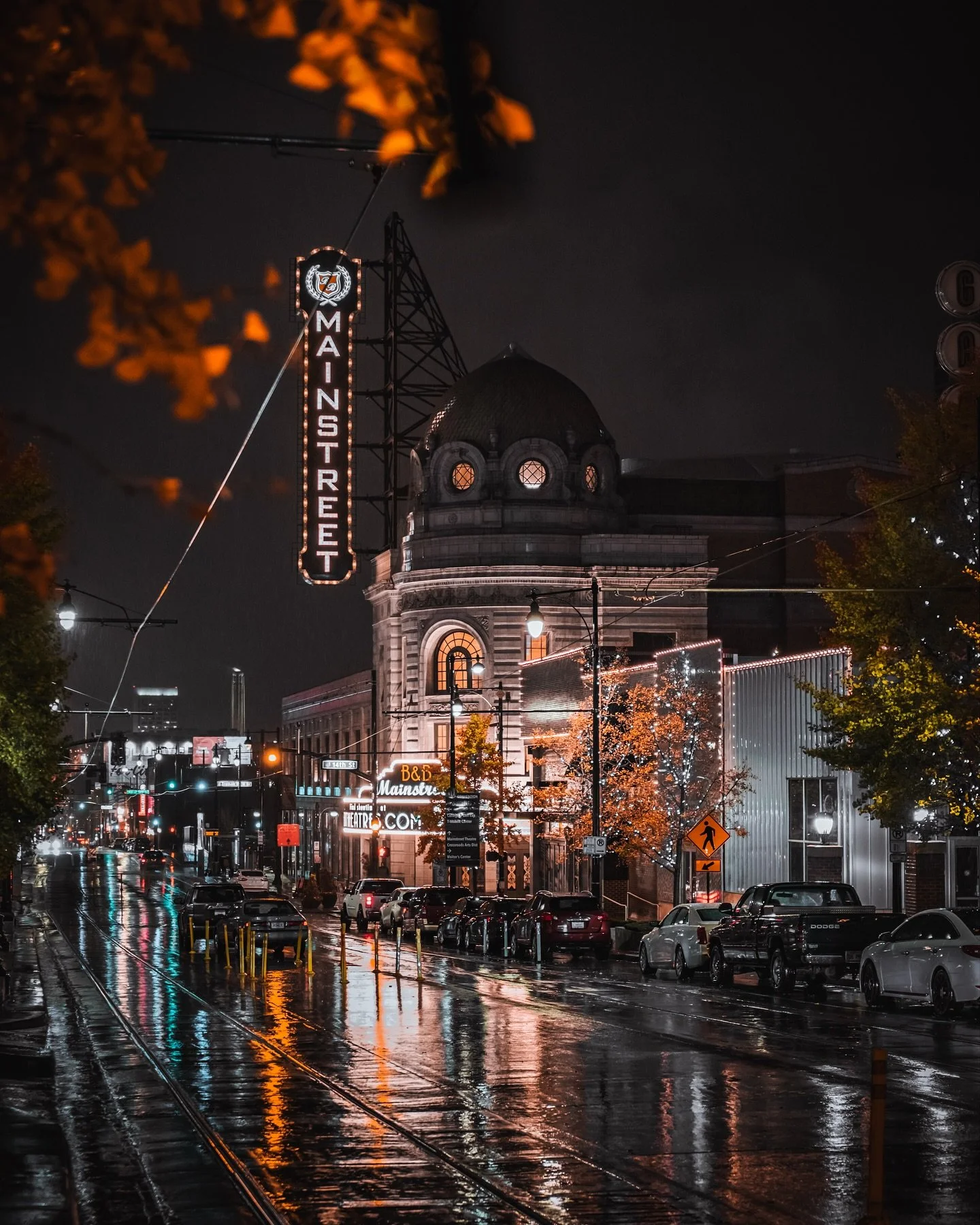 Rainy Fall Nights in Kansas City 🌧️🌆
Cool air, glowing streets, and that perfect chill that makes you crave a warm bowl of chili. KC feels different on nights like this — calm, reflective, and alive.
#KansasCity #FallNights #RainyVibes #City