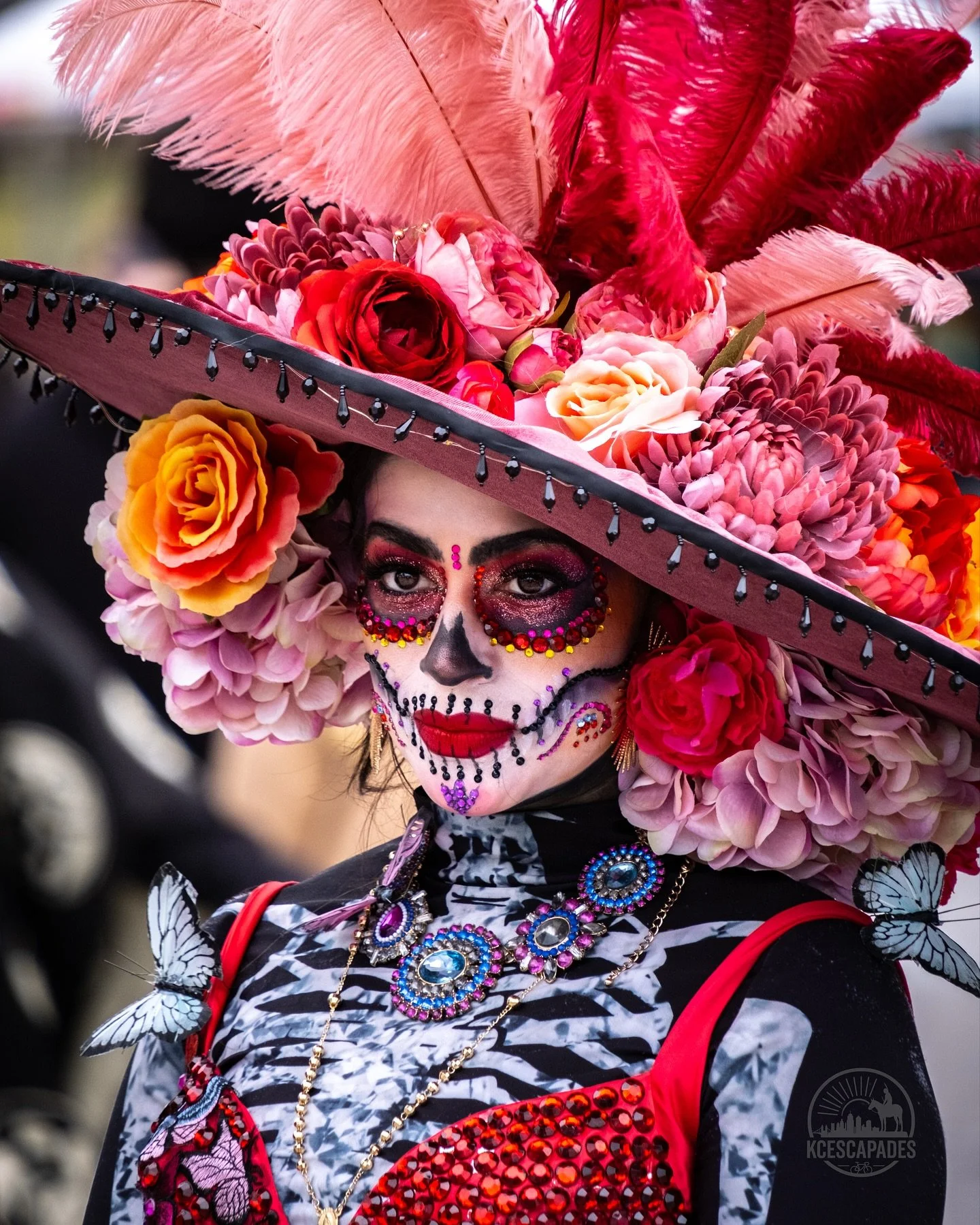 Honoring life, love, and memory in the heart of Kansas City. 💀🌼
Celebrate Día de los Muertos with color, music, and community — from the festival at Guadalupe Centers, to the block party in KCK on Nov 1, and the celebration at the Nels