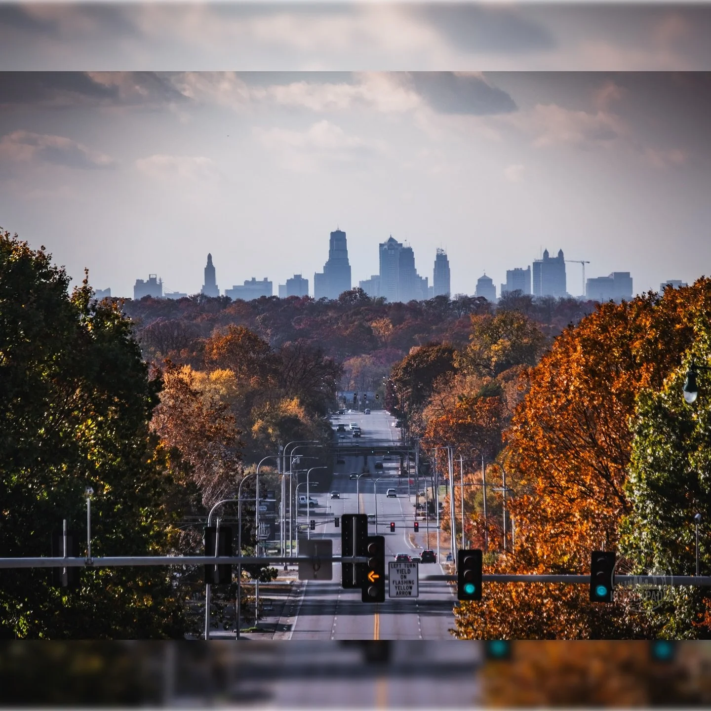 🍁 Kansas City in full autumn color. The skyline peeking through the trees, the streets lined with changing leaves.

#KansasCity #KCLove #MidwestFall #AutumnVibes #FallColors #SkylineViews #KCMO #CityscapePhotography