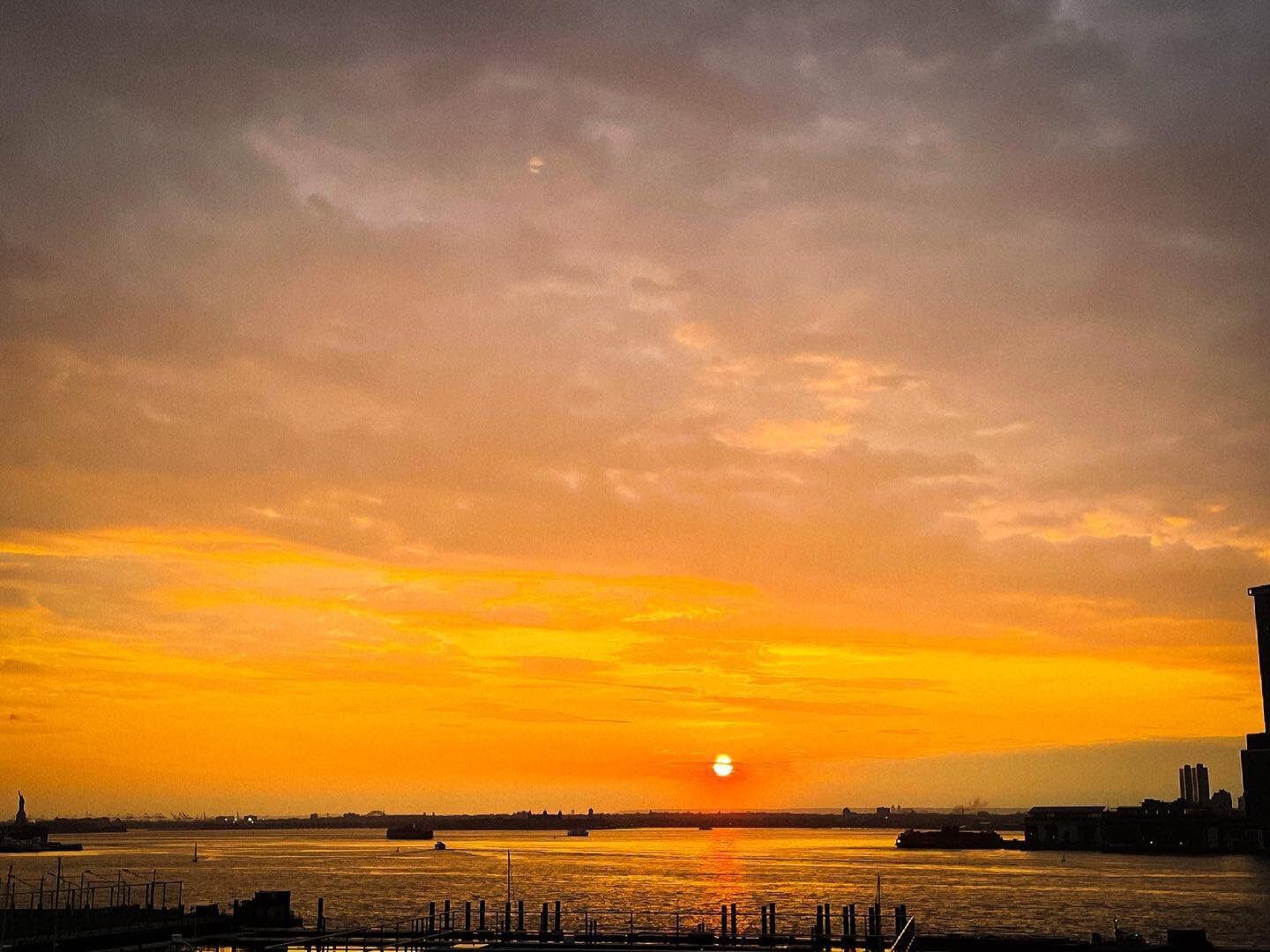 Barely edited. Unbelievable #sunset. That&rsquo;s the #statueofliberty on the left. #photography