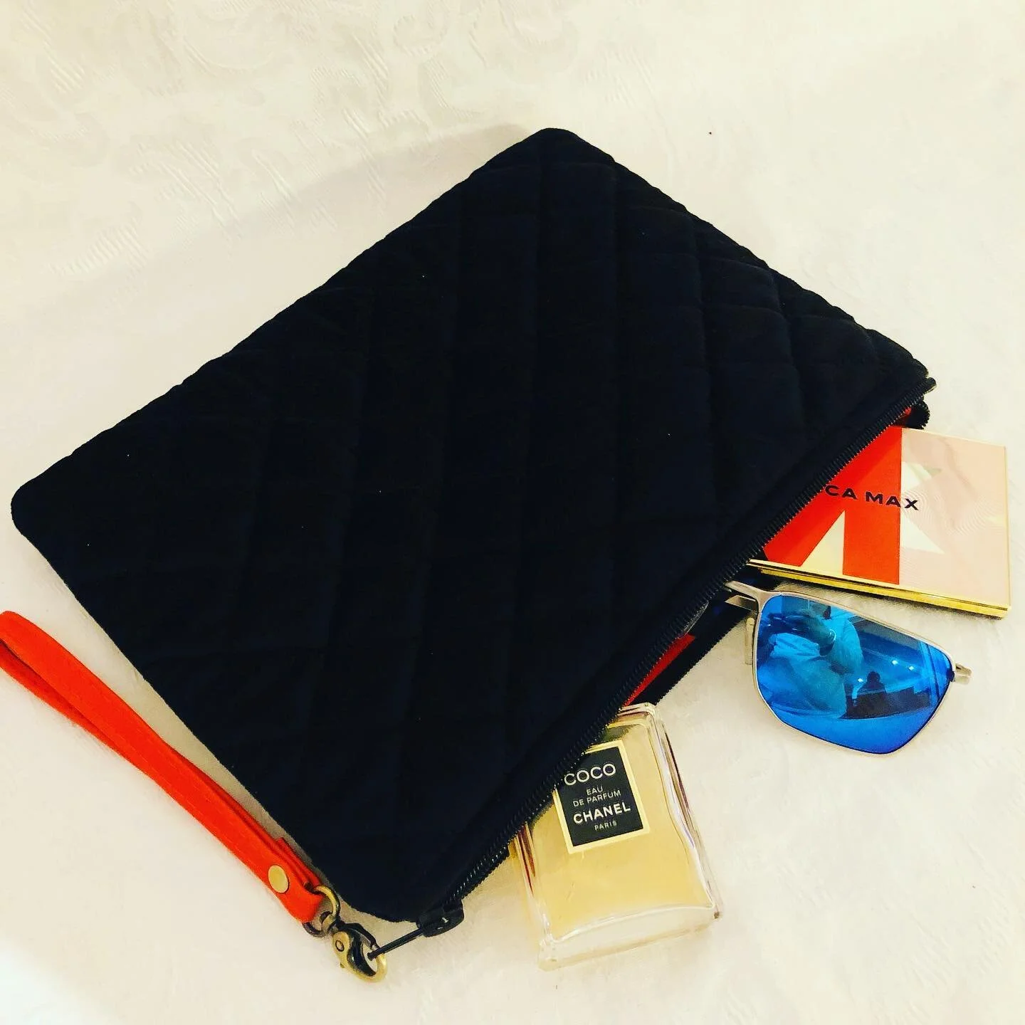 Clutch Purse - A perfect sized bag - Fits a plus size phone - tablet - keys - lipstick- sunglasses - Keeping all your essential organised - 26cm wide x 22cm tall 
$40.00AU + Postage
#purse #clutchpurse #black #animalprint #vegan #burgundy #silver #