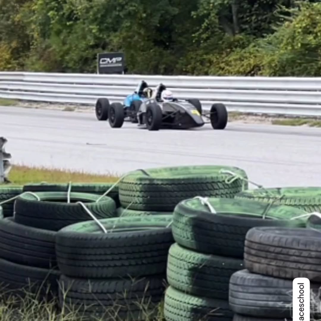 M&oacute;tarspeed driver @seamusmckendree and his rival @tatangarzonorozco showed some amazing race craft and pace this week in the @lucasraceschool championship. All three races they broke away from the pack by 9 to 15 seconds while battling every l