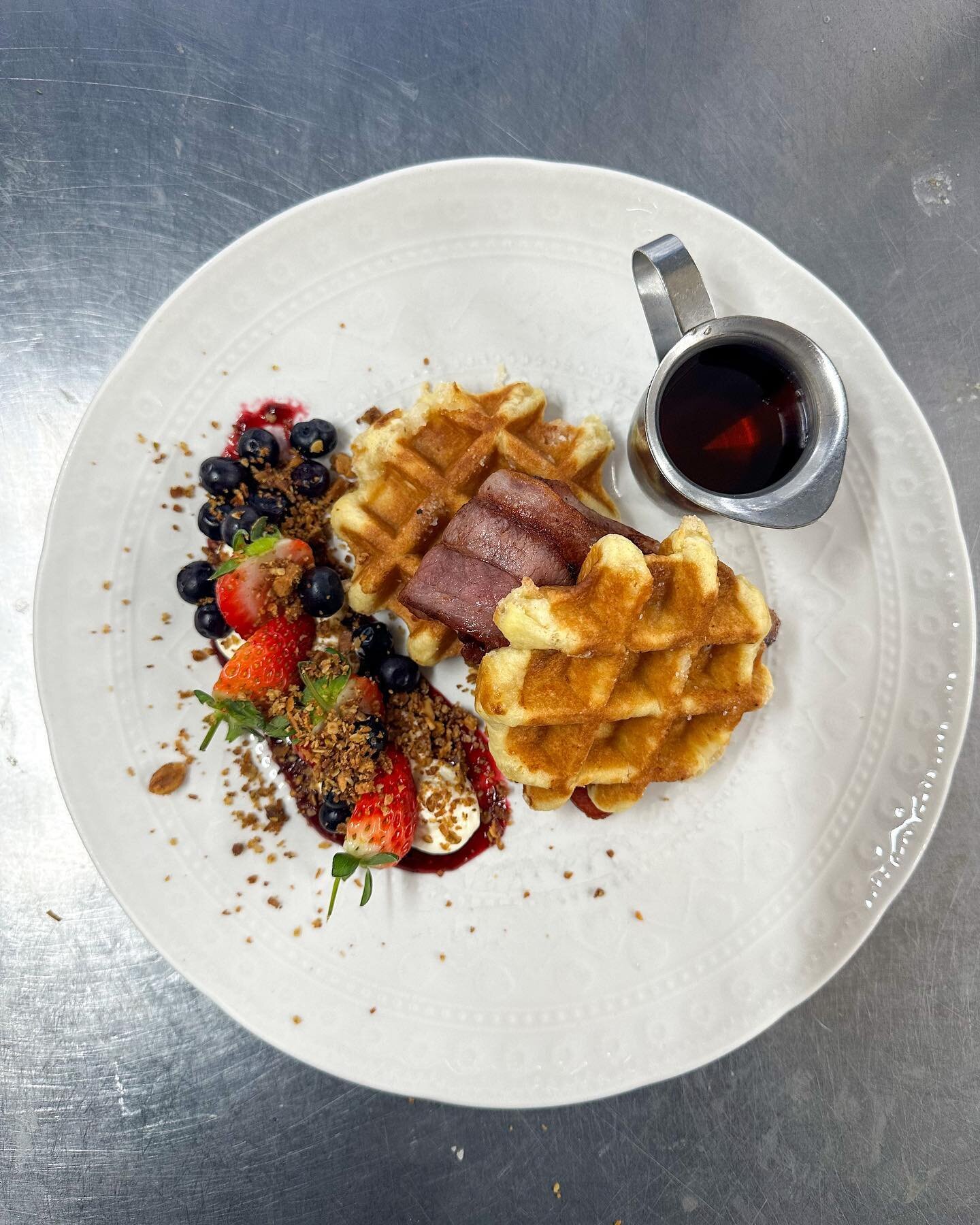Belgian waffles with bacon, vanilla whipped cream, strawberries 🍓 blueberries 🫐 and maple syrup 🍁 topped with our sweet nutty crumble on the special board this week for school holidays #thefig #whitianga #waffles #schoolholidayspecial#mercurybay #