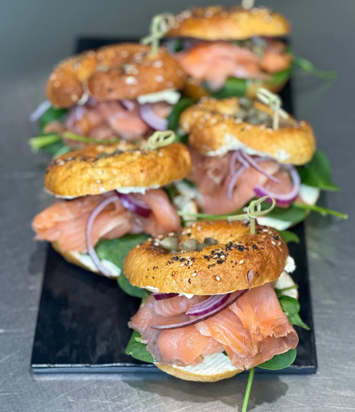 Smoked salmon bagels 🥯 in the cabinet today.. bagels are even made in house 🤤 #whitianga #cafe #salmon #coromandeleats