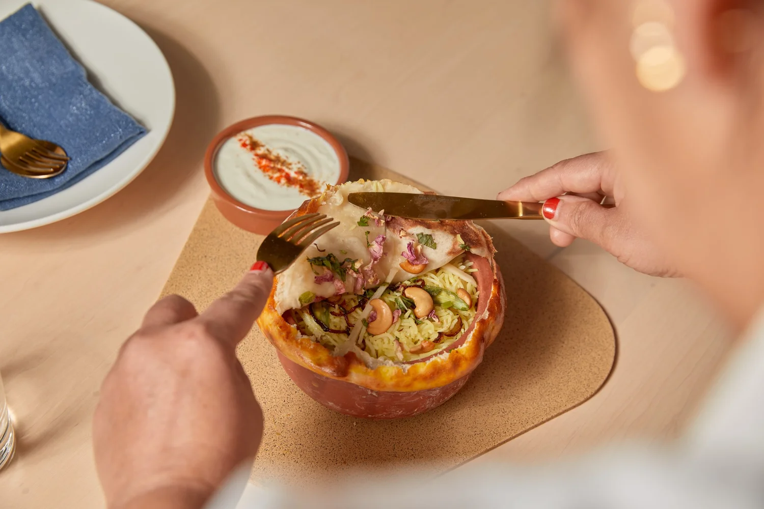 Spatchcock biryani being cut open at the table