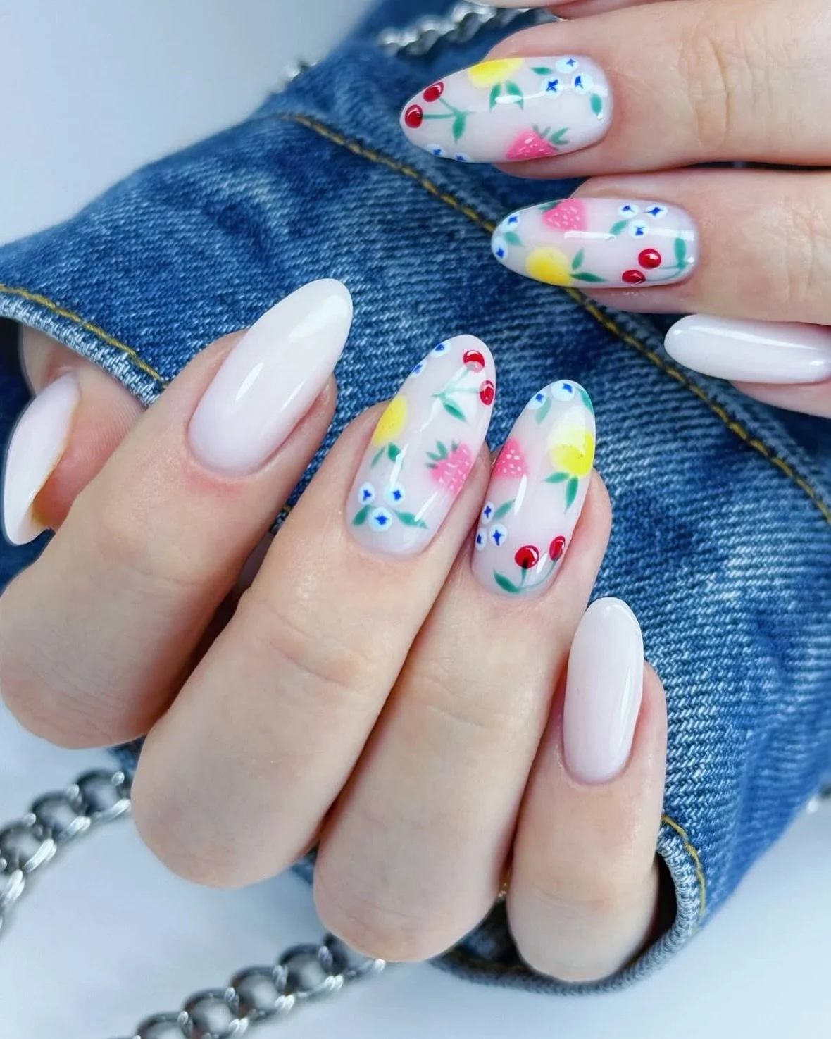Next on the fruit platter&hellip;micro fruit! 

We&rsquo;ve been seeing all kinds of fruit-inspired nail art this summer. Last week was Mediterranean vibes with citrus and olives. This week it&rsquo;s all about micro fruit: tiny, hand-painted cherrie