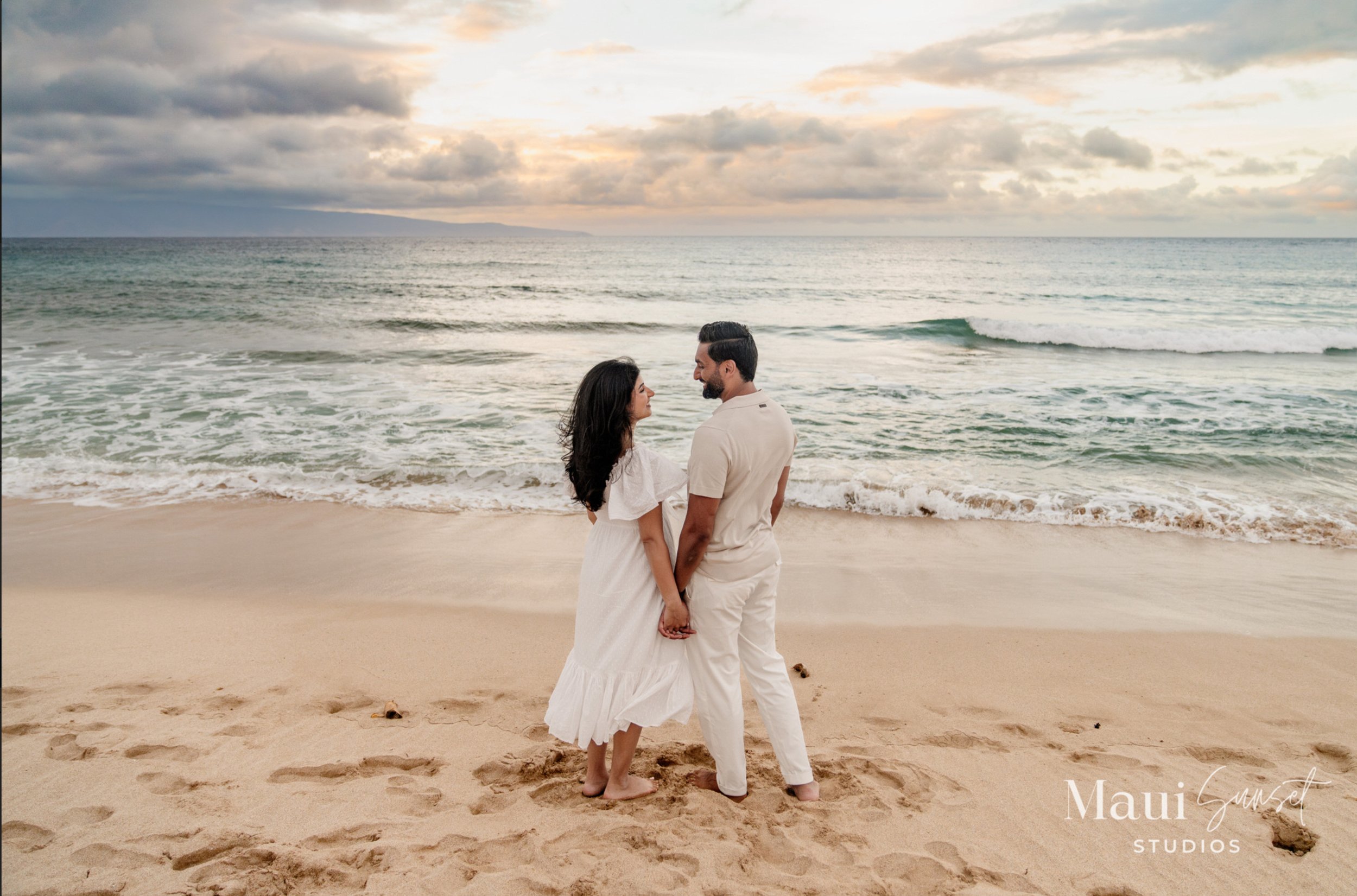 Maui_Golden_Hour_Maternity_Photographer-30.jpg