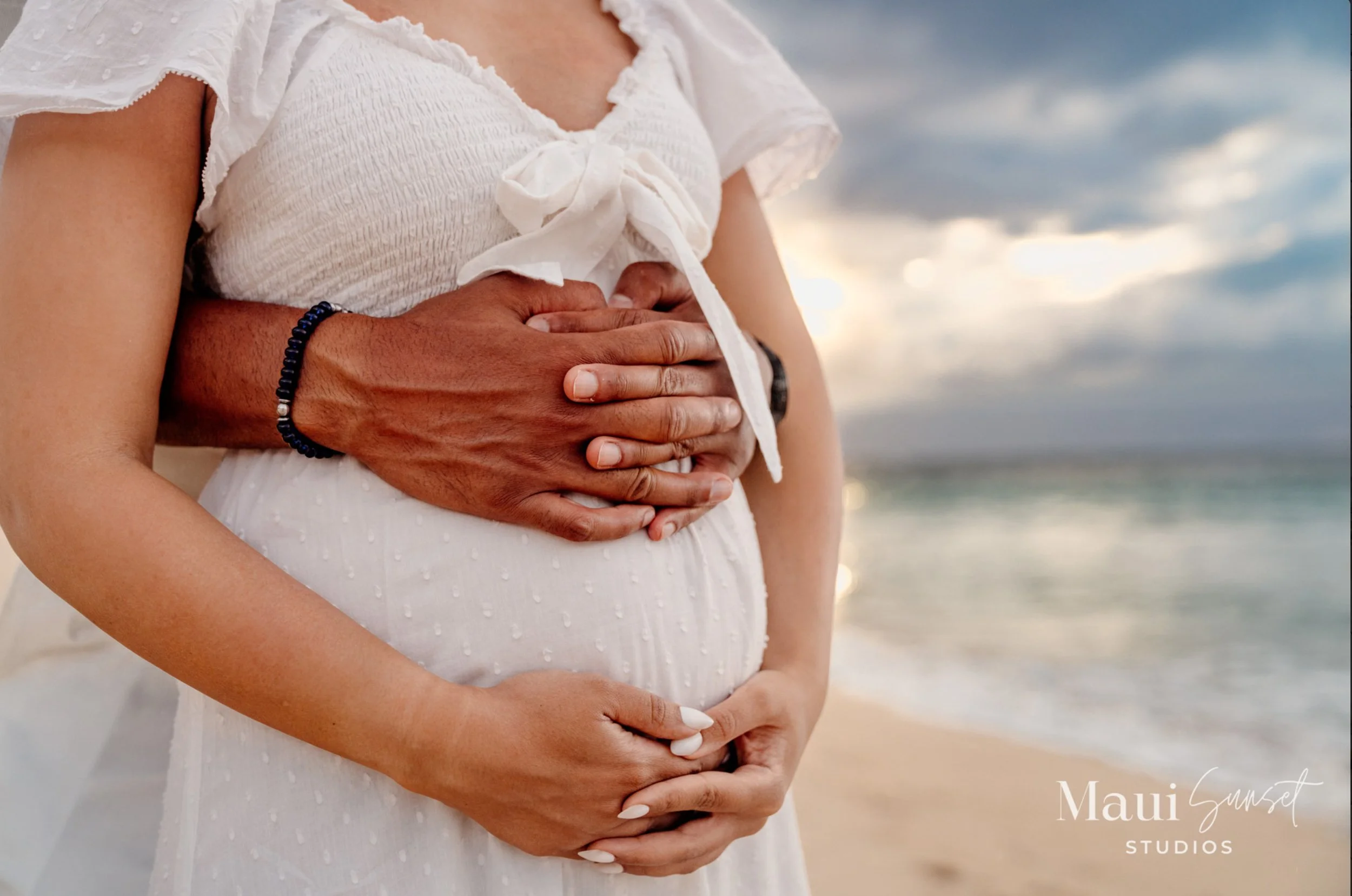Maui_Golden_Hour_Maternity_Photographer-12.jpg
