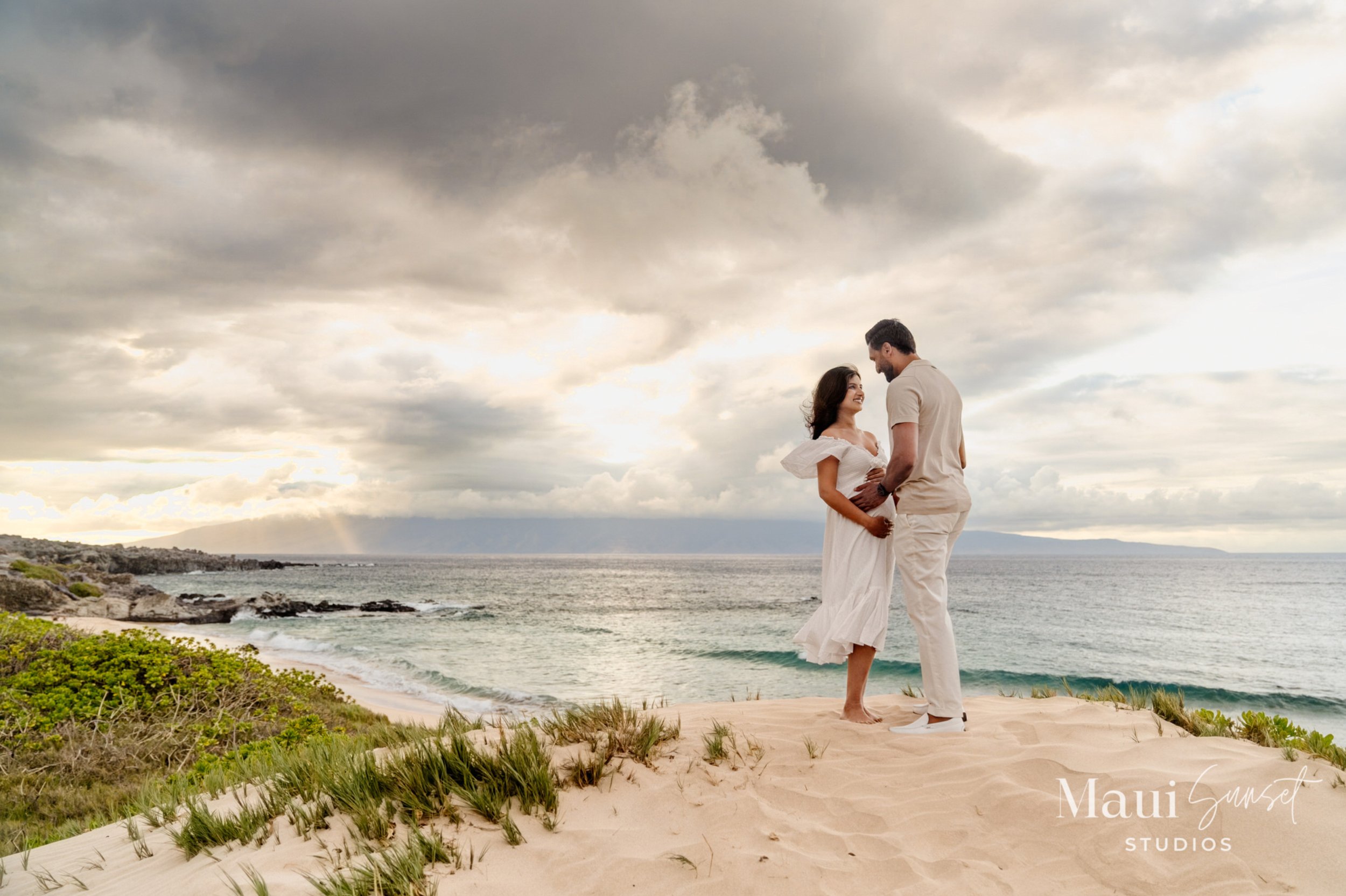 Maui_Golden_Hour_Maternity_Photographer-4.jpg