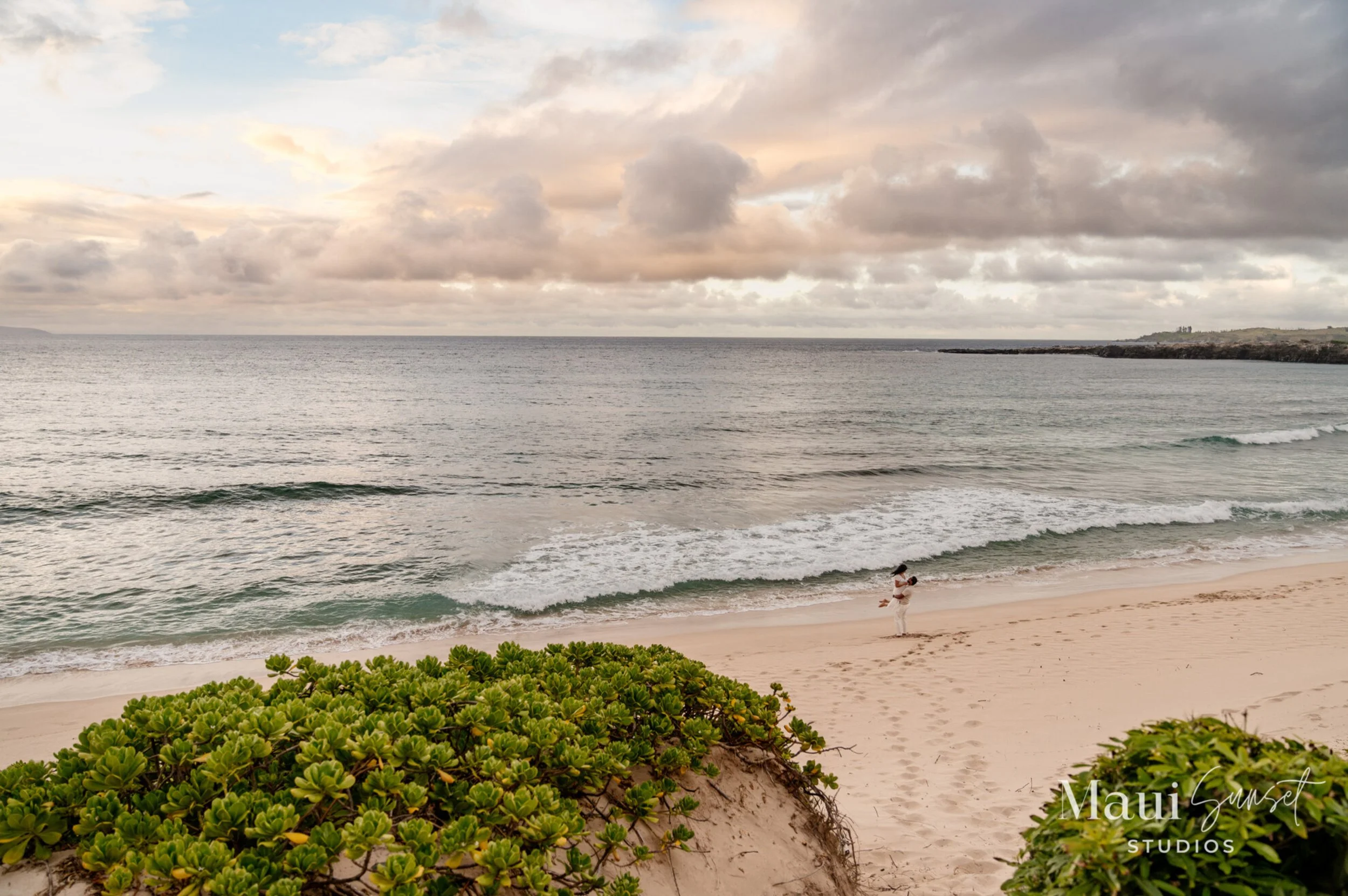 Maui_Golden_Hour_Maternity_Photographer-11.jpg