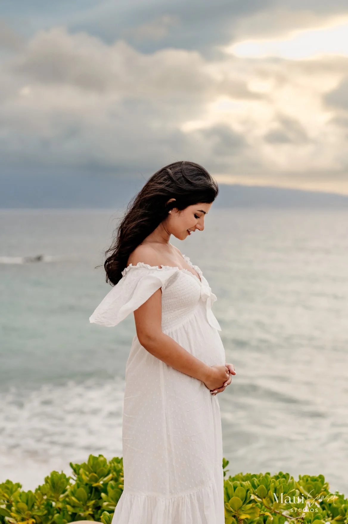 Maui_Golden_Hour_Maternity_Photographer-9.jpg