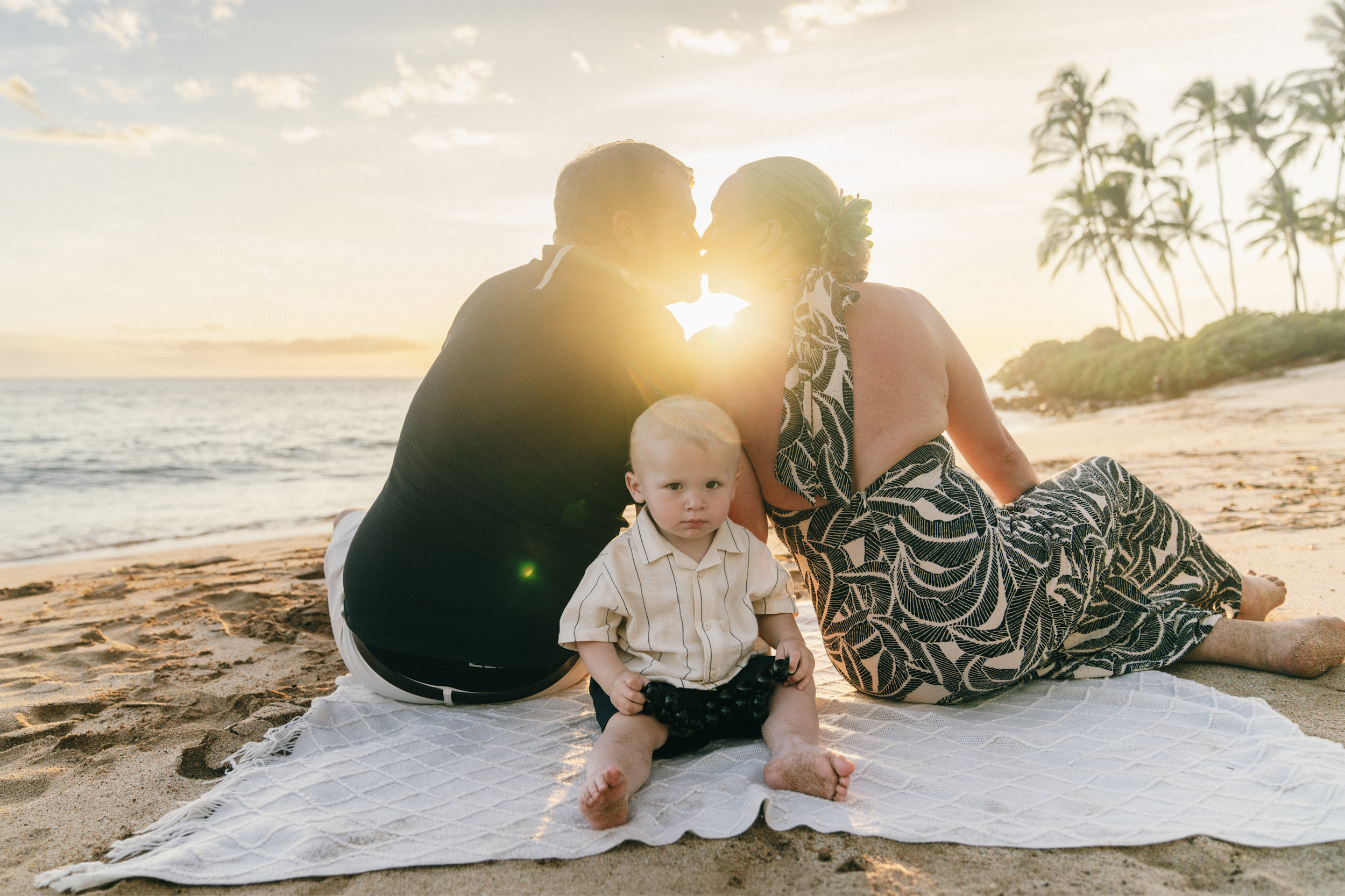 golden_hour_family_photographer_sunset.png