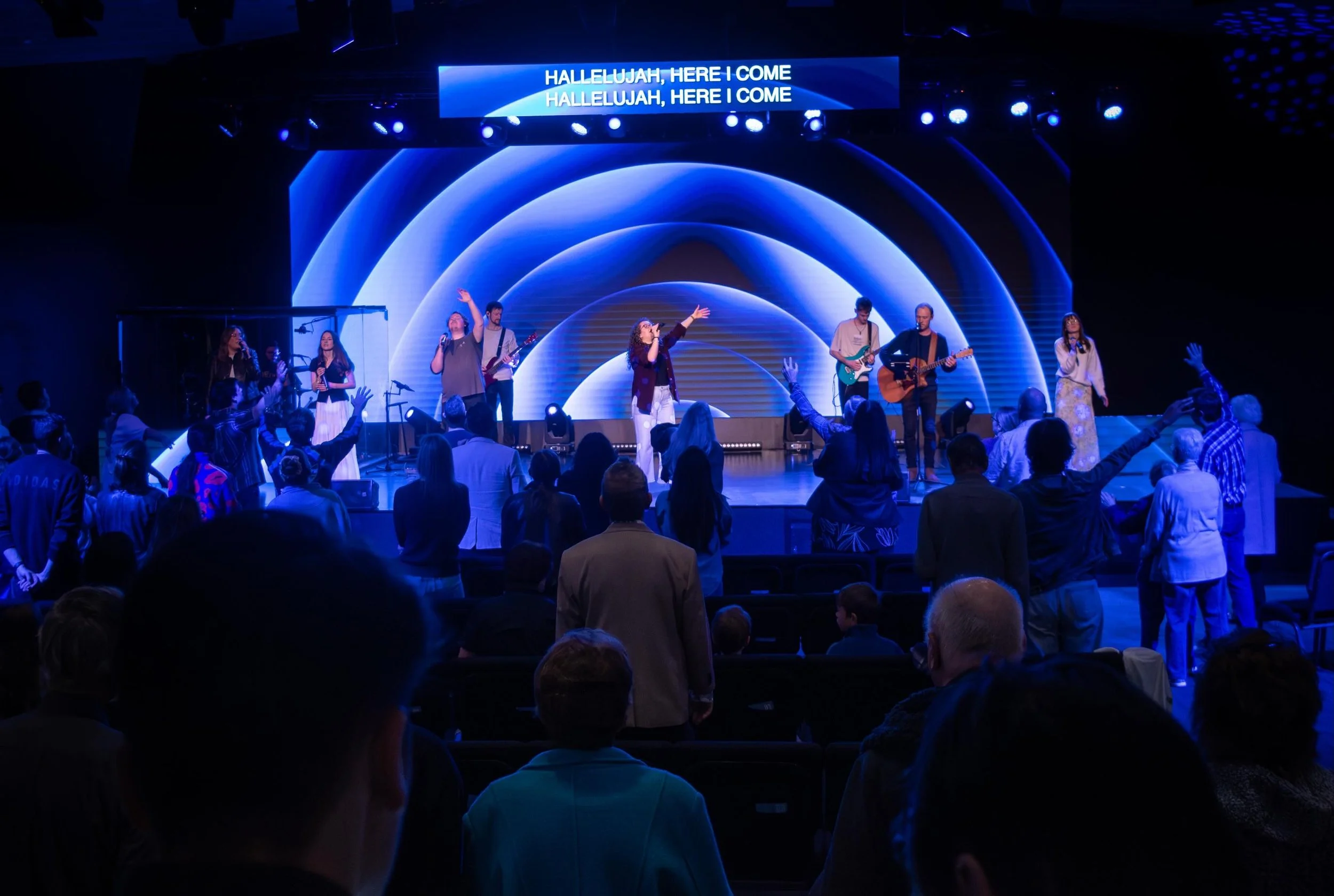 Awesome morning in Gods house with Gods people. Ps Mark &amp; Ps Nina (@markelmendorp &amp; @ninaelmendorp ) are such a blessing to us and Ps Marks word was incredible for our people! God is doing great things and much more to come!