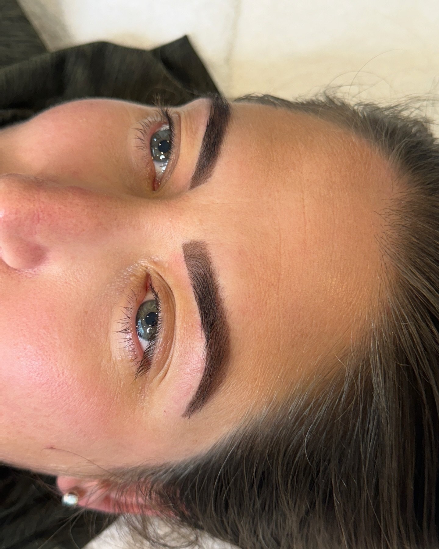 Feeling the brow love thismorning 🥰

#freshbrows #browspecialist  #hokitikabrows #browshapeandwax #skinandbodybyjasmin #weekendready