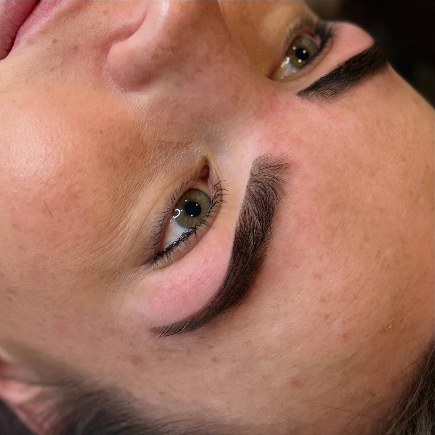 🔥hybrids on fire ✨👏

#hybridbrows #hokitikabrows #browwaxandtint #browshape #hybridstain
