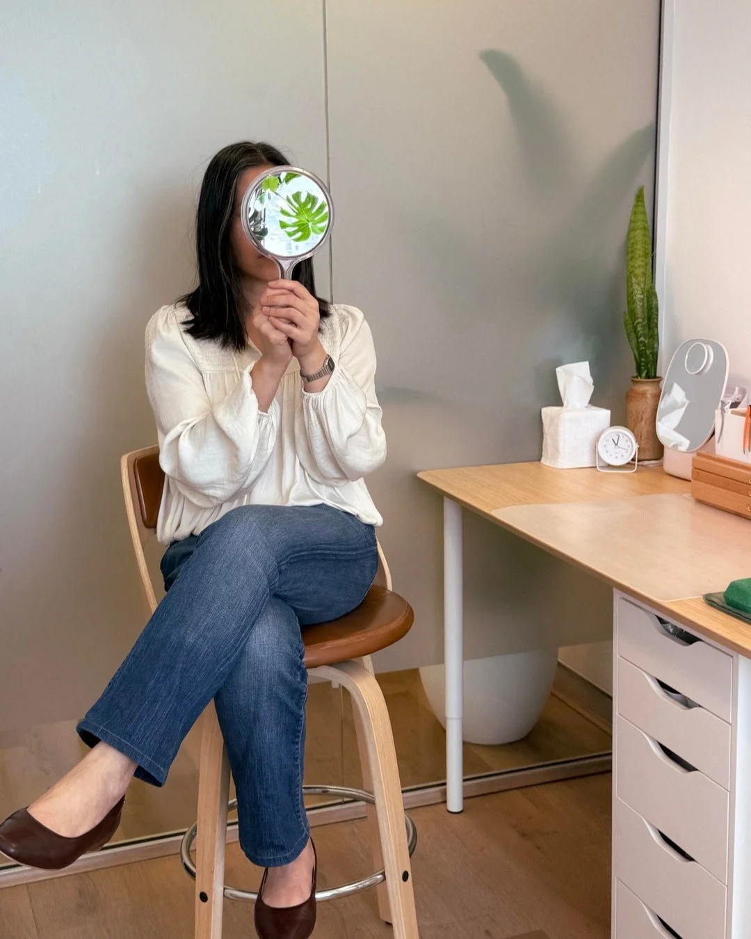 How you&rsquo;re positioned during your appointment matters.

Sitting upright allows me to observe your brows in their different states &mdash; at rest, when you talk, and when you look in the mirror (yes, that classic arched brow!). This perspective